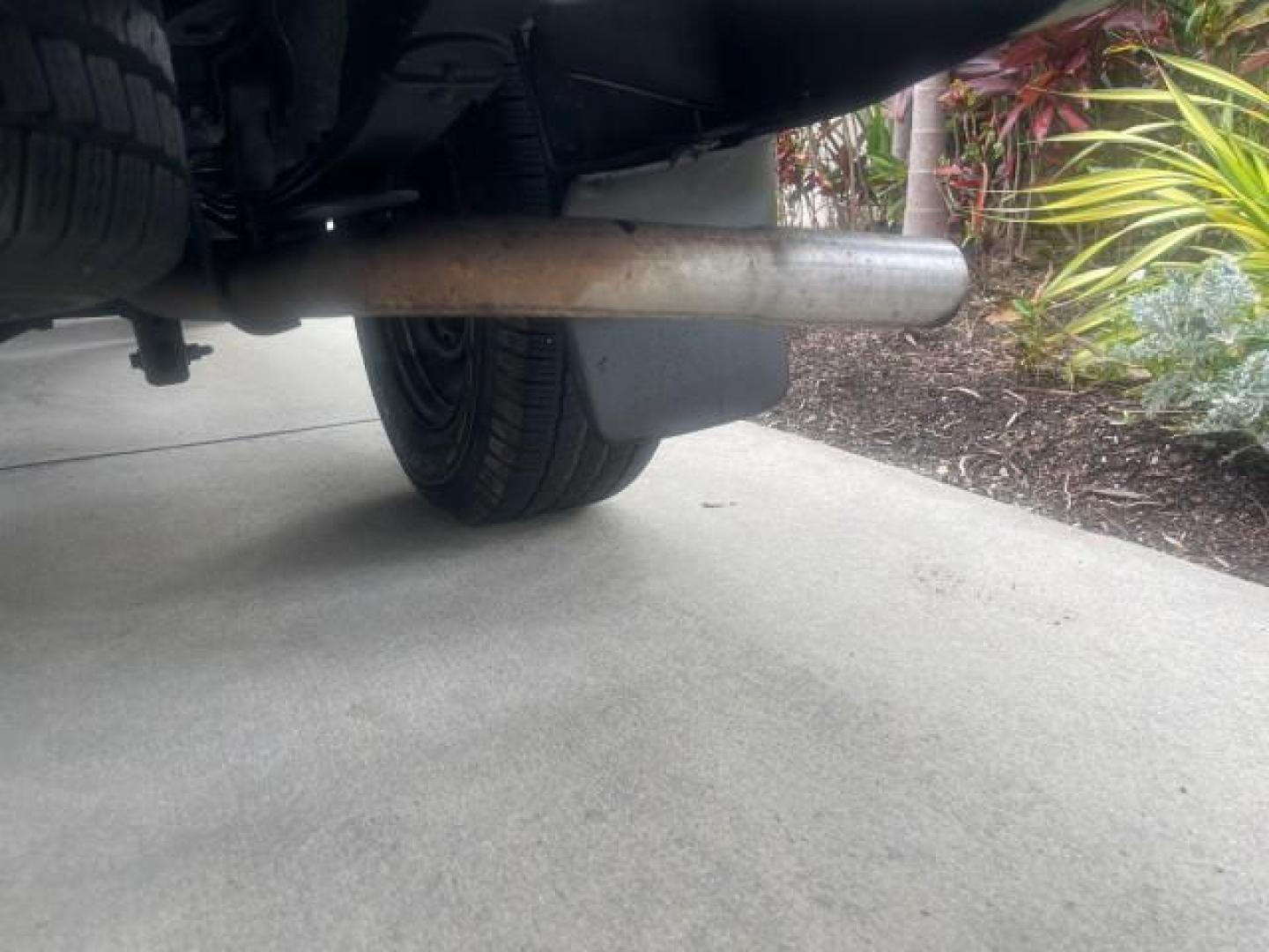 1998 Deep Emerald Green (CC/Met) /Medium Graphite Ford Ranger XL LOW MILES 4 CYL LOW MILES (1FTYR10C0WP) with an 2.5L EFI 4-Cyl Engine engine, Automatic transmission, located at 4701 North Dixie Hwy, Pompano Beach, FL, 33064, (954) 422-2889, 26.240938, -80.123474 - OUR WEBPAGE FLORIDACARS1.COM HAS OVER 100 PHOTOS AND FREE CARFAX LINK 1998 FORD RANGER SPLASH FLARESIDE VIN: 1FTYR10C0WPA84443 1 F T Y R 1 0 C 0 W P A 8 4 4 4 3 PICKUP 2.5L I4 F SOHC 8V GASOLINE 27 MPG REAR WHEEL DRIVE Features ABS Brakes Automatic Transmission Cassette Player Cloth Seats Ice Cold A - Photo#86