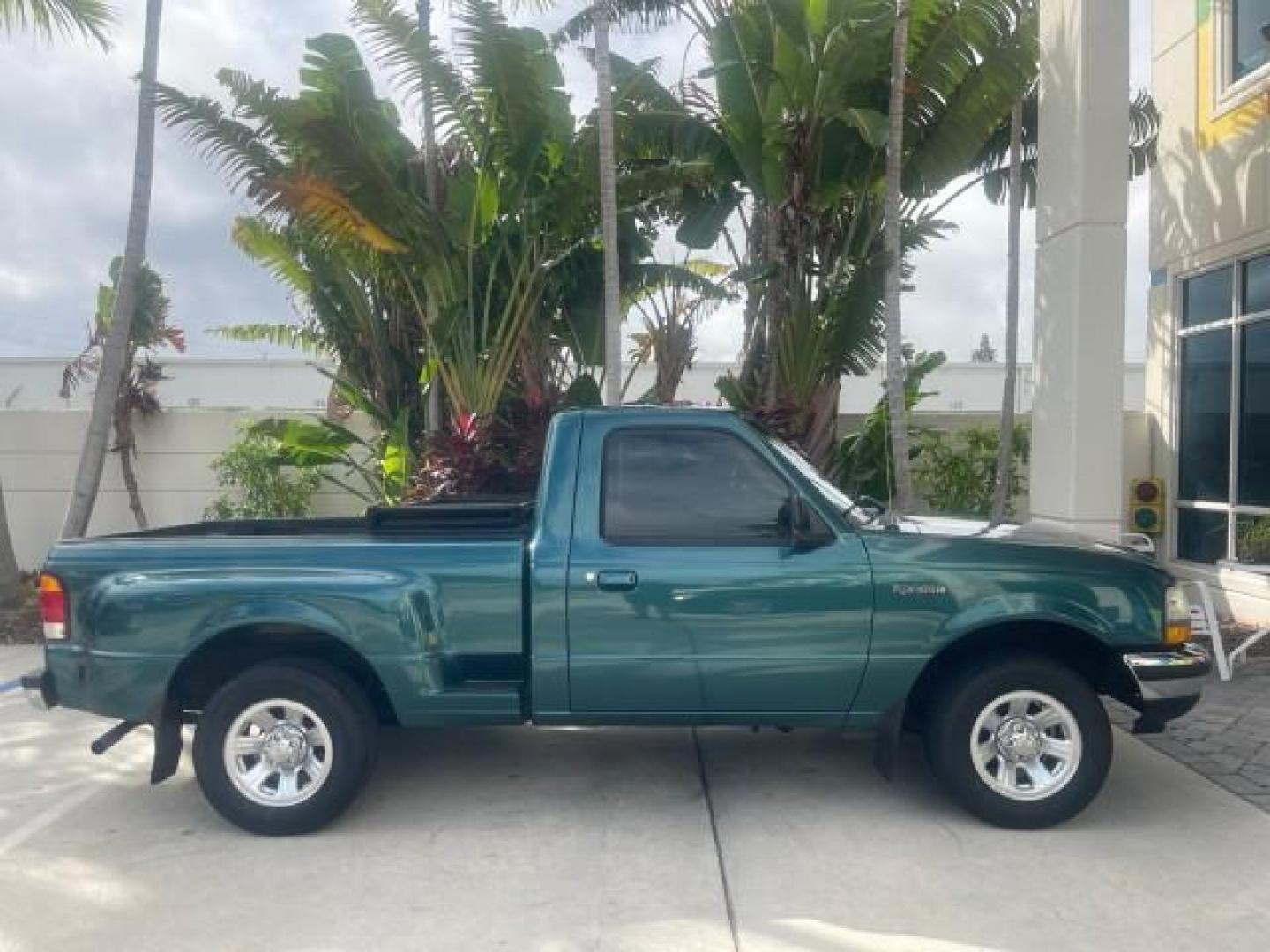 1998 Deep Emerald Green (CC/Met) /Medium Graphite Ford Ranger XL LOW MILES 4 CYL LOW MILES (1FTYR10C0WP) with an 2.5L EFI 4-Cyl Engine engine, Automatic transmission, located at 4701 North Dixie Hwy, Pompano Beach, FL, 33064, (954) 422-2889, 26.240938, -80.123474 - OUR WEBPAGE FLORIDACARS1.COM HAS OVER 100 PHOTOS AND FREE CARFAX LINK 1998 FORD RANGER SPLASH FLARESIDE VIN: 1FTYR10C0WPA84443 1 F T Y R 1 0 C 0 W P A 8 4 4 4 3 PICKUP 2.5L I4 F SOHC 8V GASOLINE 27 MPG REAR WHEEL DRIVE Features ABS Brakes Automatic Transmission Cassette Player Cloth Seats Ice Cold A - Photo#92