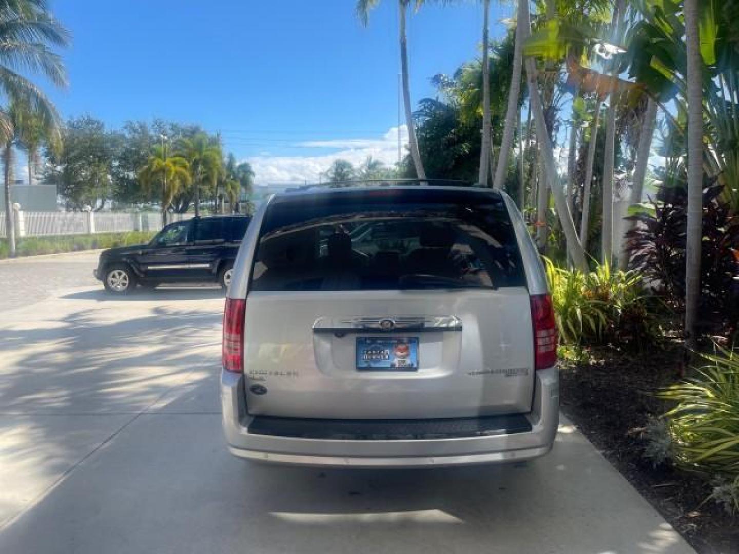 2010 Bright Silver Metallic /Dark slate/light shale Chrysler Town and Country Touring LOW MILES 37,217 1 OWNER (2A4RR5DX8AR) with an 4.0L SOHC SMPI 24v V6 Engine engine, Automatic transmission, located at 4701 North Dixie Hwy, Pompano Beach, FL, 33064, (954) 422-2889, 26.240938, -80.123474 - OUR WEBPAGE FLORIDACARS1.COM HAS OVER 100 PHOTOS AND FREE CARFAX LINK 2010 CHRYSLER TOWN AND COUNTRY TOURING-STOW AND GO SEATS NAVIGATION VIN: 2A4RR5DX8AR141479 2 A 4 R R 5 D X 8 A R 1 4 1 4 7 9 VAN 4.0L V6 F SOHC 24V GASOLINE FRONT WHEEL DRIVE Features ABS Brakes Air Conditioning Alloy Wheels AM/FM - Photo#6