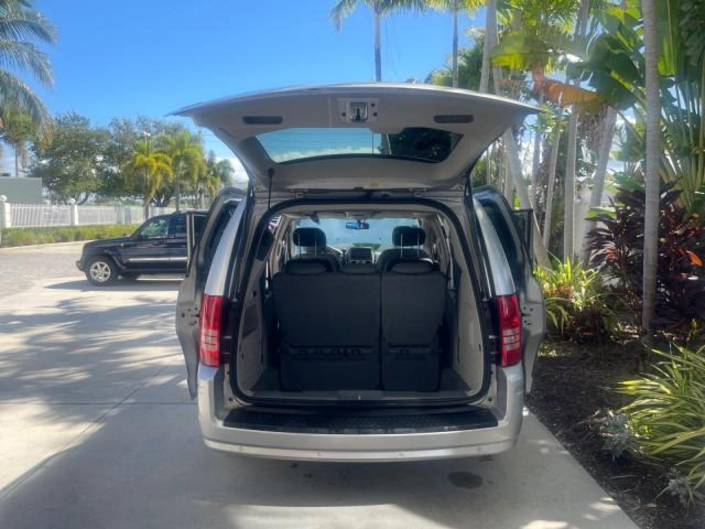 2010 Bright Silver Metallic /Dark slate/light shale Chrysler Town and Country Touring LOW MILES 37,217 1 OWNER (2A4RR5DX8AR) with an 4.0L SOHC SMPI 24v V6 Engine engine, Automatic transmission, located at 4701 North Dixie Hwy, Pompano Beach, FL, 33064, (954) 422-2889, 26.240938, -80.123474 - OUR WEBPAGE FLORIDACARS1.COM HAS OVER 100 PHOTOS AND FREE CARFAX LINK 2010 CHRYSLER TOWN AND COUNTRY TOURING-STOW AND GO SEATS NAVIGATION VIN: 2A4RR5DX8AR141479 2 A 4 R R 5 D X 8 A R 1 4 1 4 7 9 VAN 4.0L V6 F SOHC 24V GASOLINE FRONT WHEEL DRIVE Features ABS Brakes Air Conditioning Alloy Wheels AM/FM - Photo#15