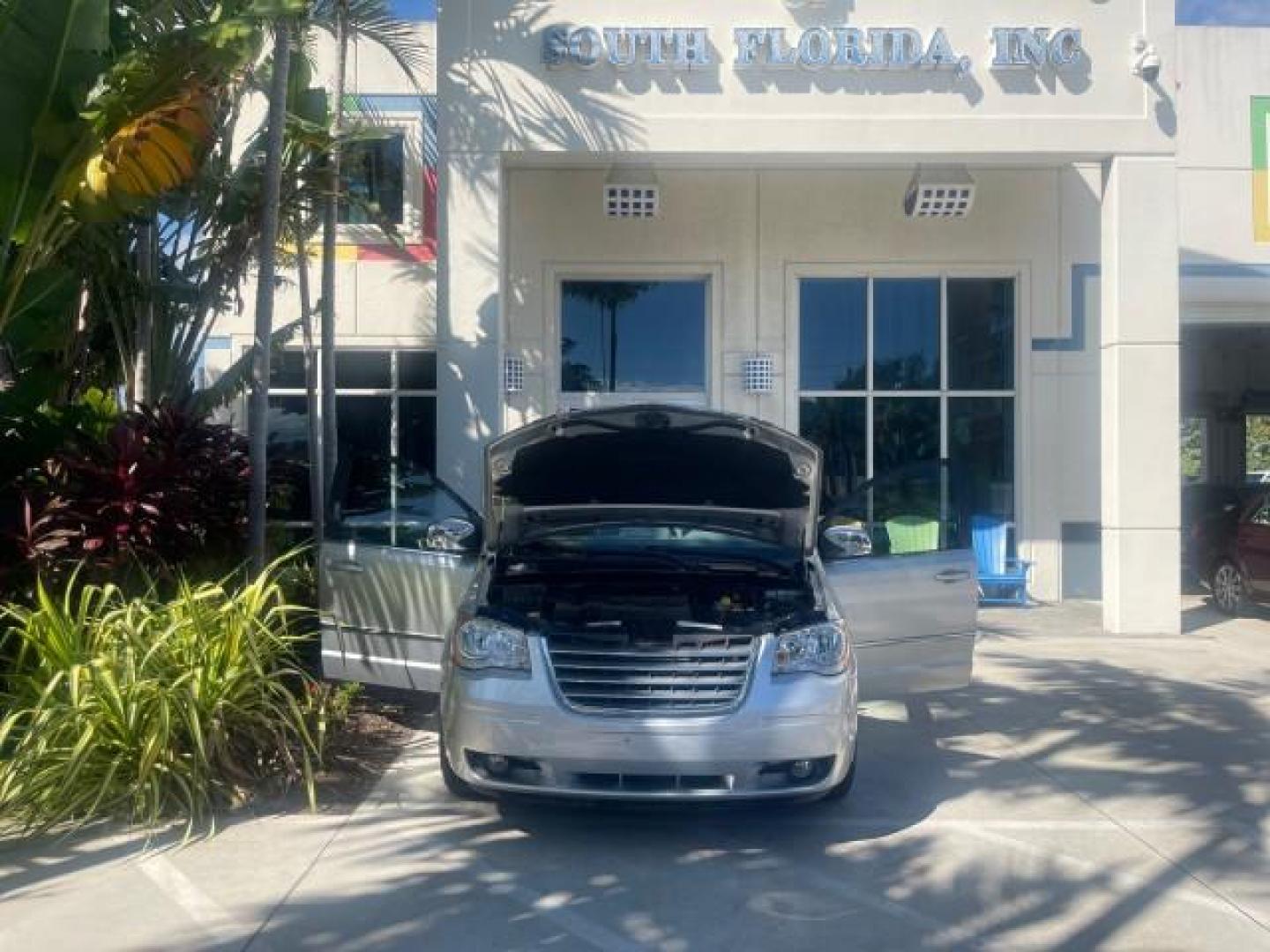 2010 Bright Silver Metallic /Dark slate/light shale Chrysler Town and Country Touring LOW MILES 37,217 1 OWNER (2A4RR5DX8AR) with an 4.0L SOHC SMPI 24v V6 Engine engine, Automatic transmission, located at 4701 North Dixie Hwy, Pompano Beach, FL, 33064, (954) 422-2889, 26.240938, -80.123474 - OUR WEBPAGE FLORIDACARS1.COM HAS OVER 100 PHOTOS AND FREE CARFAX LINK 2010 CHRYSLER TOWN AND COUNTRY TOURING-STOW AND GO SEATS NAVIGATION VIN: 2A4RR5DX8AR141479 2 A 4 R R 5 D X 8 A R 1 4 1 4 7 9 VAN 4.0L V6 F SOHC 24V GASOLINE FRONT WHEEL DRIVE Features ABS Brakes Air Conditioning Alloy Wheels AM/FM - Photo#16