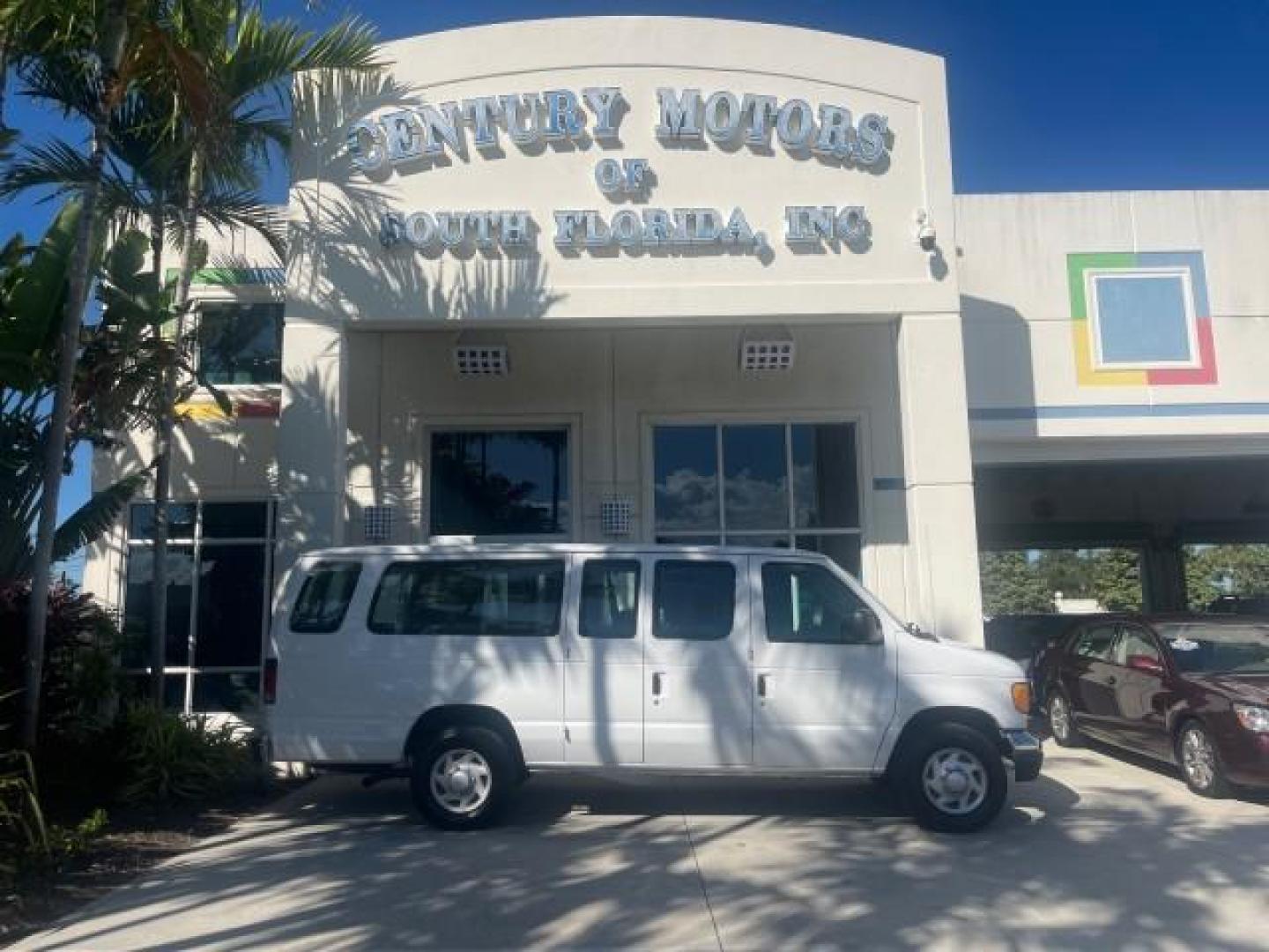 2006 Oxford White /Medium Flint Ford Econoline Wagon XLT LOW MILES 76,474 E350 15 PASS (1FBSS31L36H) with an 5.4L EFI V8 Engine engine, Automatic transmission, located at 4701 North Dixie Hwy, Pompano Beach, FL, 33064, (954) 422-2889, 26.240938, -80.123474 - OUR WEBPAGE FLORIDACARS1.COM HAS OVER 100 PHOTOS AND FREE CARFAX LINK 2006 FORD E-SERIES E-350 SD XLT 15 PASSENGER VAN NEW $29,805 VIN: 1FBSS31L36HA01462 1 F B S S 3 1 L 3 6 H A 0 1 4 6 2 VAN 5.4L V8 F GASOLINE REAR WHEEL DRIVE Features ABS Brakes Air Conditioning AM/FM Stereo Automatic Transmission - Photo#0