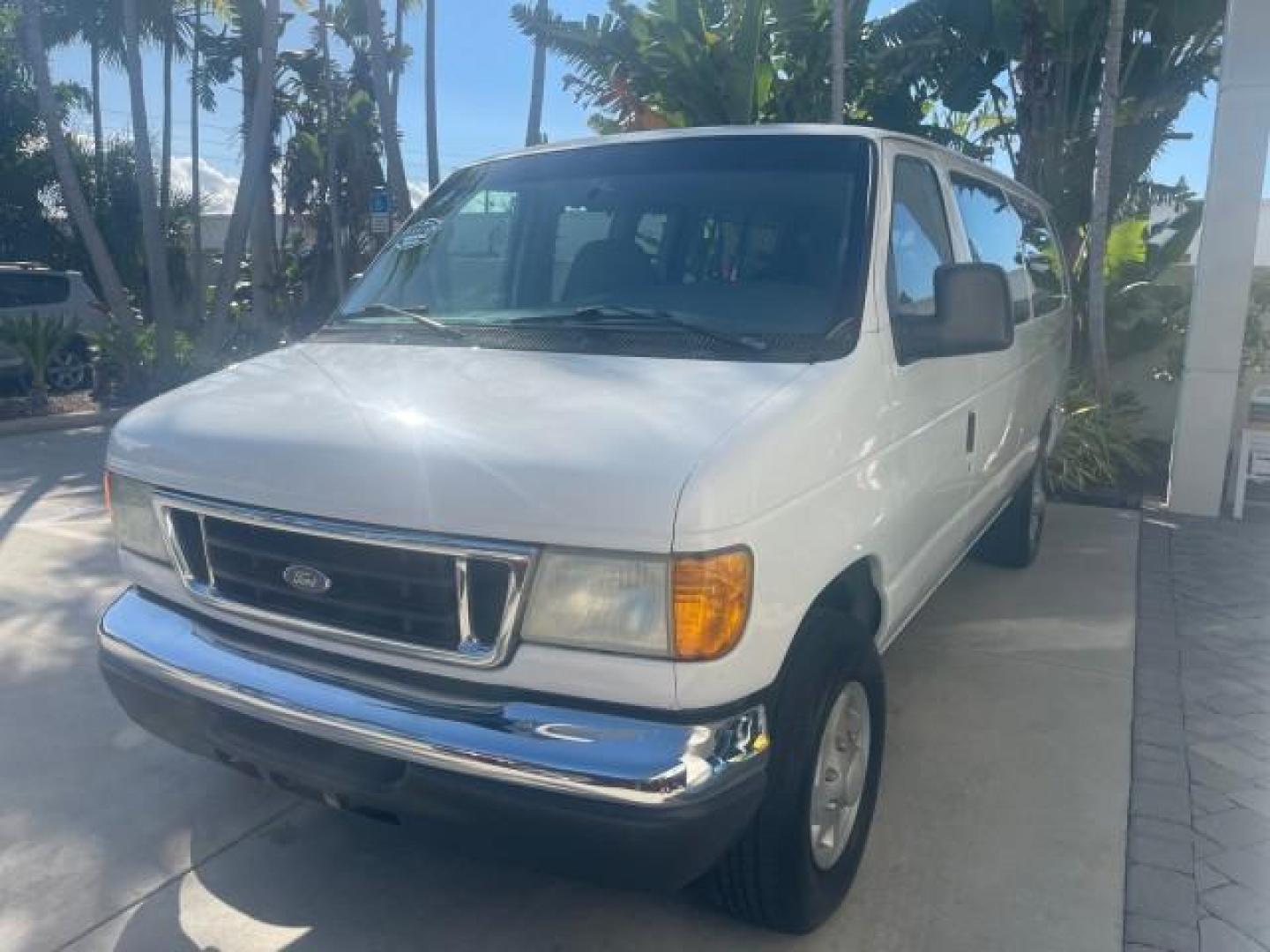 2006 Oxford White /Medium Flint Ford Econoline Wagon XLT LOW MILES 76,474 E350 15 PASS (1FBSS31L36H) with an 5.4L EFI V8 Engine engine, Automatic transmission, located at 4701 North Dixie Hwy, Pompano Beach, FL, 33064, (954) 422-2889, 26.240938, -80.123474 - OUR WEBPAGE FLORIDACARS1.COM HAS OVER 100 PHOTOS AND FREE CARFAX LINK 2006 FORD E-SERIES E-350 SD XLT 15 PASSENGER VAN NEW $29,805 VIN: 1FBSS31L36HA01462 1 F B S S 3 1 L 3 6 H A 0 1 4 6 2 VAN 5.4L V8 F GASOLINE REAR WHEEL DRIVE Features ABS Brakes Air Conditioning AM/FM Stereo Automatic Transmission - Photo#3