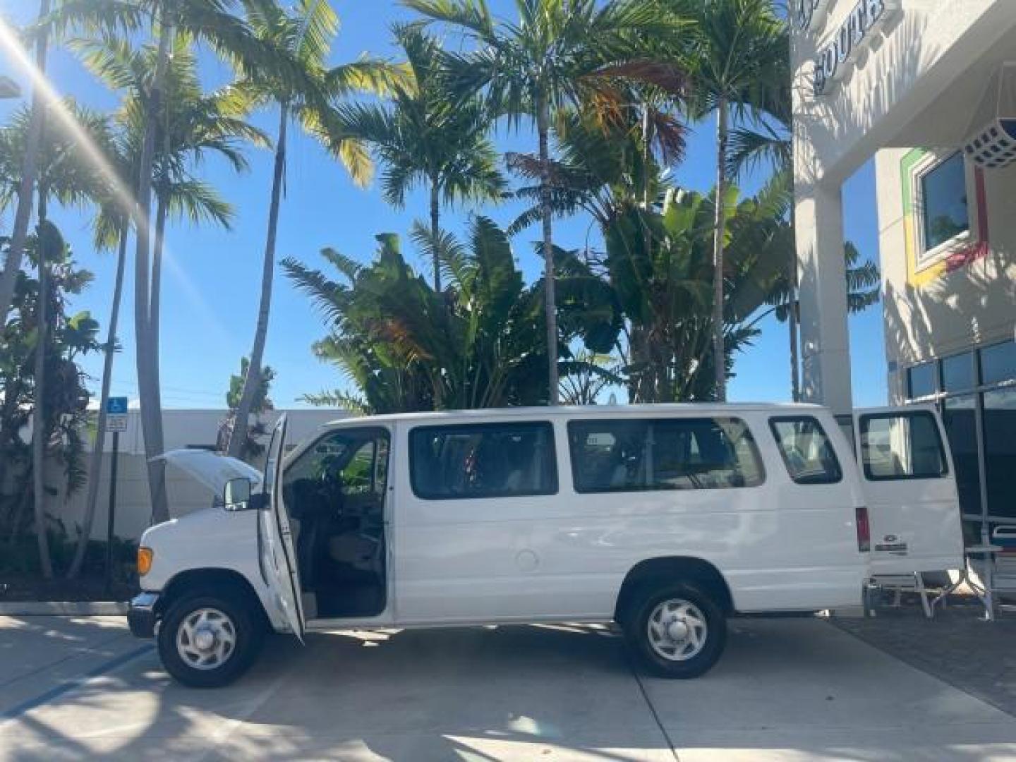 2006 Oxford White /Medium Flint Ford Econoline Wagon XLT LOW MILES 76,474 E350 15 PASS (1FBSS31L36H) with an 5.4L EFI V8 Engine engine, Automatic transmission, located at 4701 North Dixie Hwy, Pompano Beach, FL, 33064, (954) 422-2889, 26.240938, -80.123474 - OUR WEBPAGE FLORIDACARS1.COM HAS OVER 100 PHOTOS AND FREE CARFAX LINK 2006 FORD E-SERIES E-350 SD XLT 15 PASSENGER VAN NEW $29,805 VIN: 1FBSS31L36HA01462 1 F B S S 3 1 L 3 6 H A 0 1 4 6 2 VAN 5.4L V8 F GASOLINE REAR WHEEL DRIVE Features ABS Brakes Air Conditioning AM/FM Stereo Automatic Transmission - Photo#8