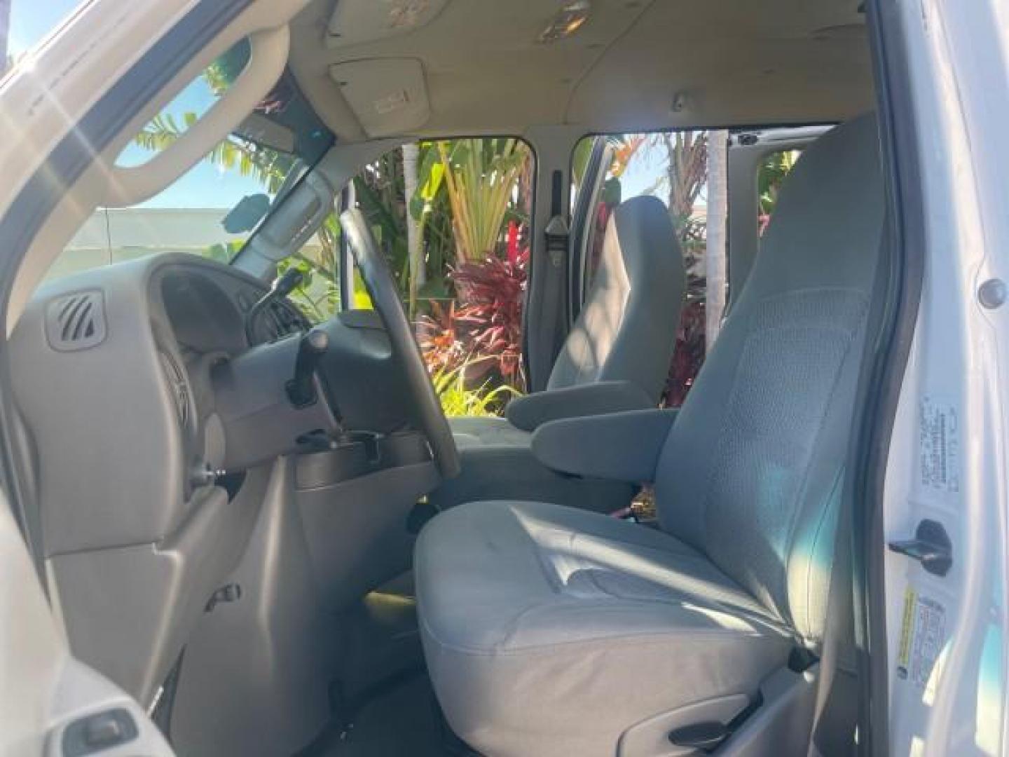 2006 Oxford White /Medium Flint Ford Econoline Wagon XLT LOW MILES 76,474 E350 15 PASS (1FBSS31L36H) with an 5.4L EFI V8 Engine engine, Automatic transmission, located at 4701 North Dixie Hwy, Pompano Beach, FL, 33064, (954) 422-2889, 26.240938, -80.123474 - OUR WEBPAGE FLORIDACARS1.COM HAS OVER 100 PHOTOS AND FREE CARFAX LINK 2006 FORD E-SERIES E-350 SD XLT 15 PASSENGER VAN NEW $29,805 VIN: 1FBSS31L36HA01462 1 F B S S 3 1 L 3 6 H A 0 1 4 6 2 VAN 5.4L V8 F GASOLINE REAR WHEEL DRIVE Features ABS Brakes Air Conditioning AM/FM Stereo Automatic Transmission - Photo#10