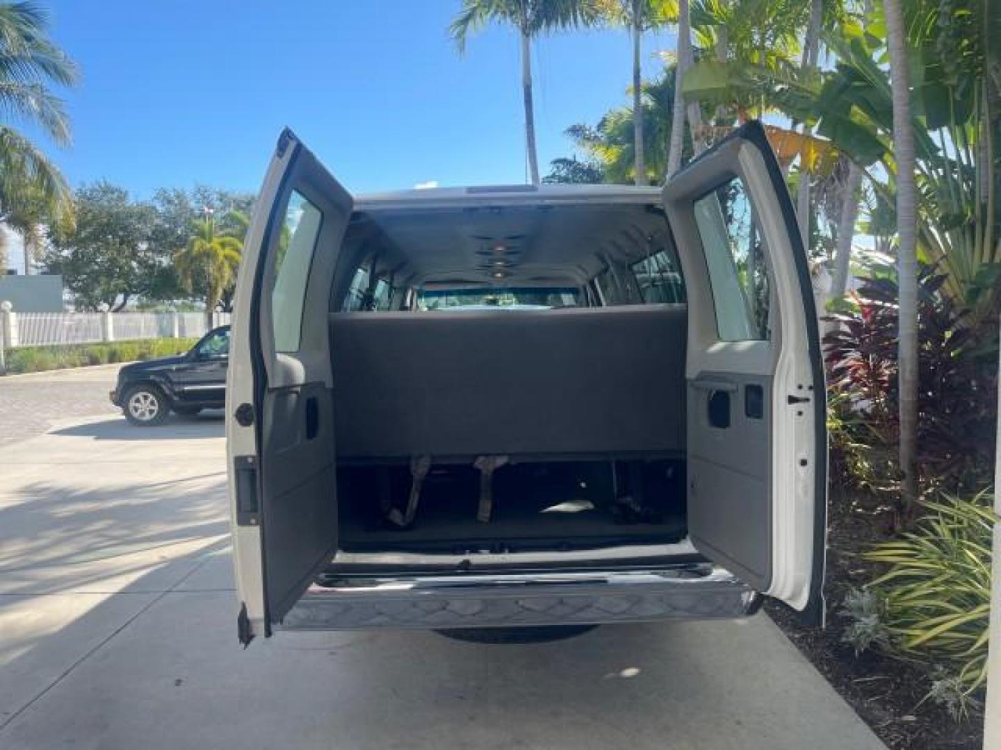 2006 Oxford White /Medium Flint Ford Econoline Wagon XLT LOW MILES 76,474 E350 15 PASS (1FBSS31L36H) with an 5.4L EFI V8 Engine engine, Automatic transmission, located at 4701 North Dixie Hwy, Pompano Beach, FL, 33064, (954) 422-2889, 26.240938, -80.123474 - OUR WEBPAGE FLORIDACARS1.COM HAS OVER 100 PHOTOS AND FREE CARFAX LINK 2006 FORD E-SERIES E-350 SD XLT 15 PASSENGER VAN NEW $29,805 VIN: 1FBSS31L36HA01462 1 F B S S 3 1 L 3 6 H A 0 1 4 6 2 VAN 5.4L V8 F GASOLINE REAR WHEEL DRIVE Features ABS Brakes Air Conditioning AM/FM Stereo Automatic Transmission - Photo#15