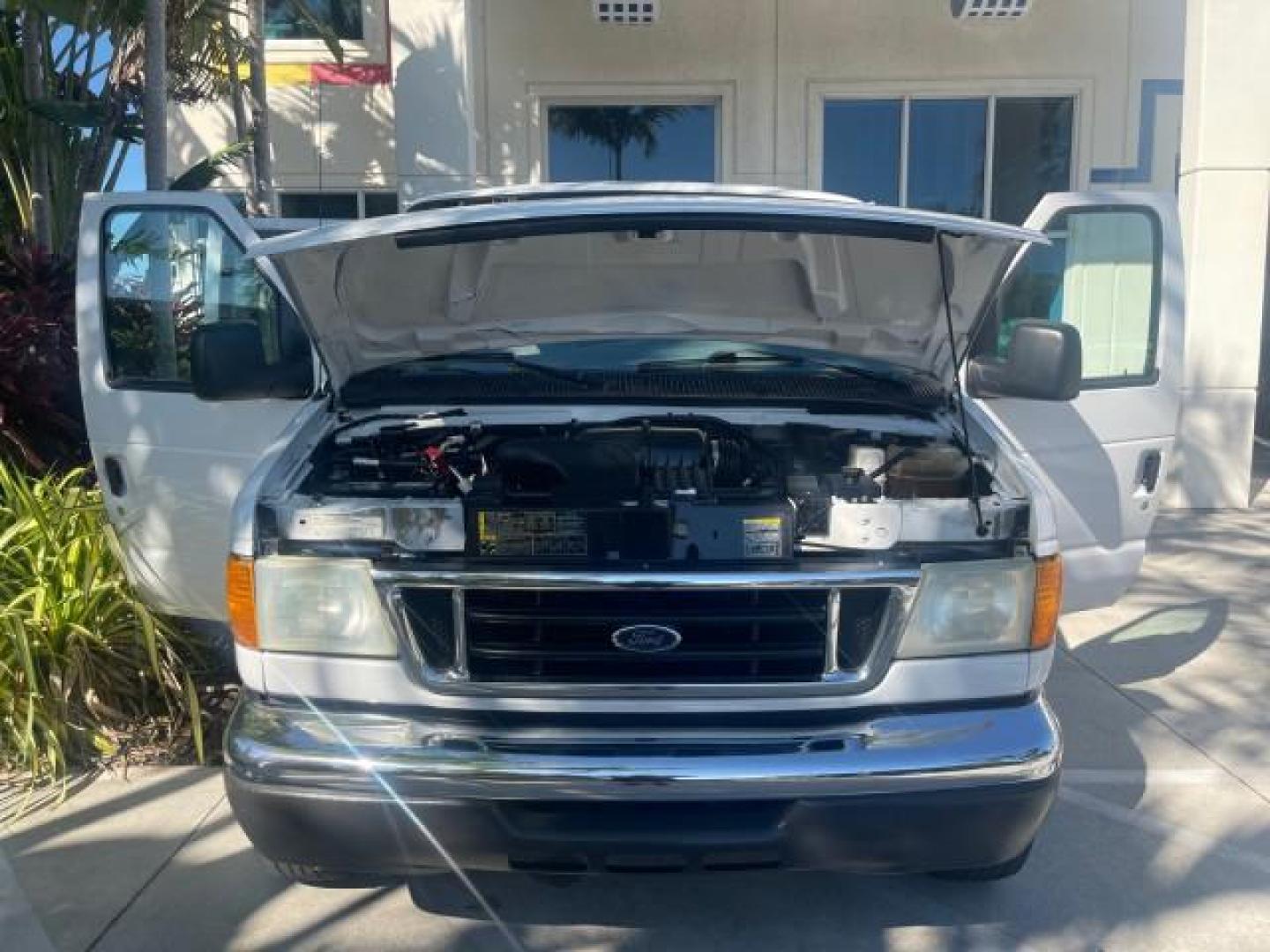 2006 Oxford White /Medium Flint Ford Econoline Wagon XLT LOW MILES 76,474 E350 15 PASS (1FBSS31L36H) with an 5.4L EFI V8 Engine engine, Automatic transmission, located at 4701 North Dixie Hwy, Pompano Beach, FL, 33064, (954) 422-2889, 26.240938, -80.123474 - OUR WEBPAGE FLORIDACARS1.COM HAS OVER 100 PHOTOS AND FREE CARFAX LINK 2006 FORD E-SERIES E-350 SD XLT 15 PASSENGER VAN NEW $29,805 VIN: 1FBSS31L36HA01462 1 F B S S 3 1 L 3 6 H A 0 1 4 6 2 VAN 5.4L V8 F GASOLINE REAR WHEEL DRIVE Features ABS Brakes Air Conditioning AM/FM Stereo Automatic Transmission - Photo#17