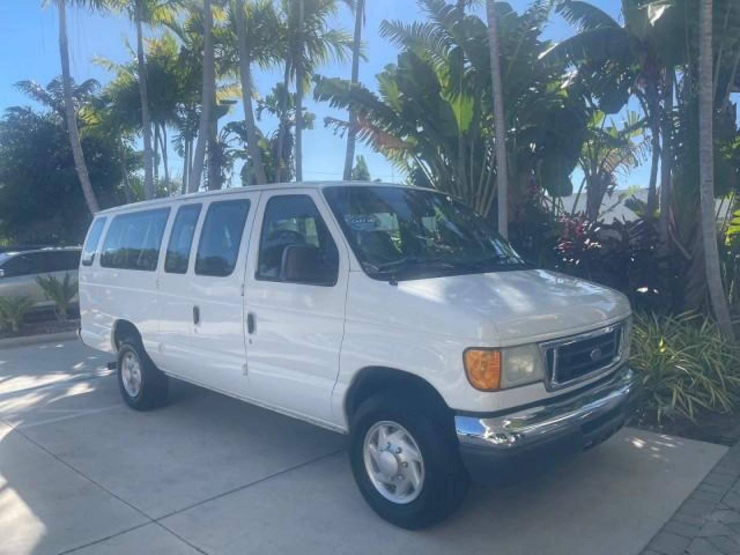 2006 Oxford White /Medium Flint Ford Econoline Wagon XLT LOW MILES 76,474 E350 15 PASS (1FBSS31L36H) with an 5.4L EFI V8 Engine engine, Automatic transmission, located at 4701 North Dixie Hwy, Pompano Beach, FL, 33064, (954) 422-2889, 26.240938, -80.123474 - OUR WEBPAGE FLORIDACARS1.COM HAS OVER 100 PHOTOS AND FREE CARFAX LINK 2006 FORD E-SERIES E-350 SD XLT 15 PASSENGER VAN NEW $29,805 VIN: 1FBSS31L36HA01462 1 F B S S 3 1 L 3 6 H A 0 1 4 6 2 VAN 5.4L V8 F GASOLINE REAR WHEEL DRIVE Features ABS Brakes Air Conditioning AM/FM Stereo Automatic Transmission - Photo#24