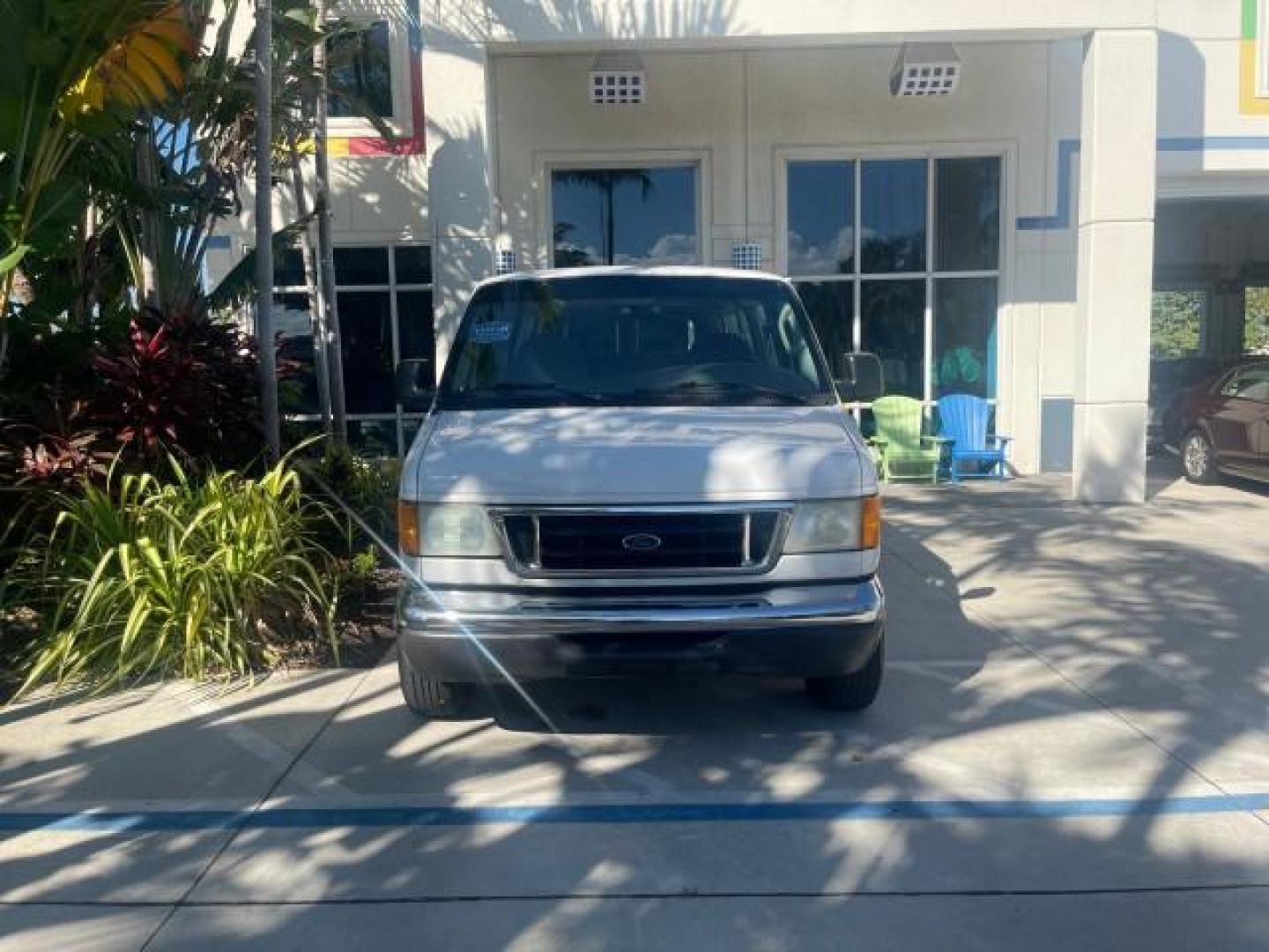 2006 Oxford White /Medium Flint Ford Econoline Wagon XLT LOW MILES 76,474 E350 15 PASS (1FBSS31L36H) with an 5.4L EFI V8 Engine engine, Automatic transmission, located at 4701 North Dixie Hwy, Pompano Beach, FL, 33064, (954) 422-2889, 26.240938, -80.123474 - OUR WEBPAGE FLORIDACARS1.COM HAS OVER 100 PHOTOS AND FREE CARFAX LINK 2006 FORD E-SERIES E-350 SD XLT 15 PASSENGER VAN NEW $29,805 VIN: 1FBSS31L36HA01462 1 F B S S 3 1 L 3 6 H A 0 1 4 6 2 VAN 5.4L V8 F GASOLINE REAR WHEEL DRIVE Features ABS Brakes Air Conditioning AM/FM Stereo Automatic Transmission - Photo#27