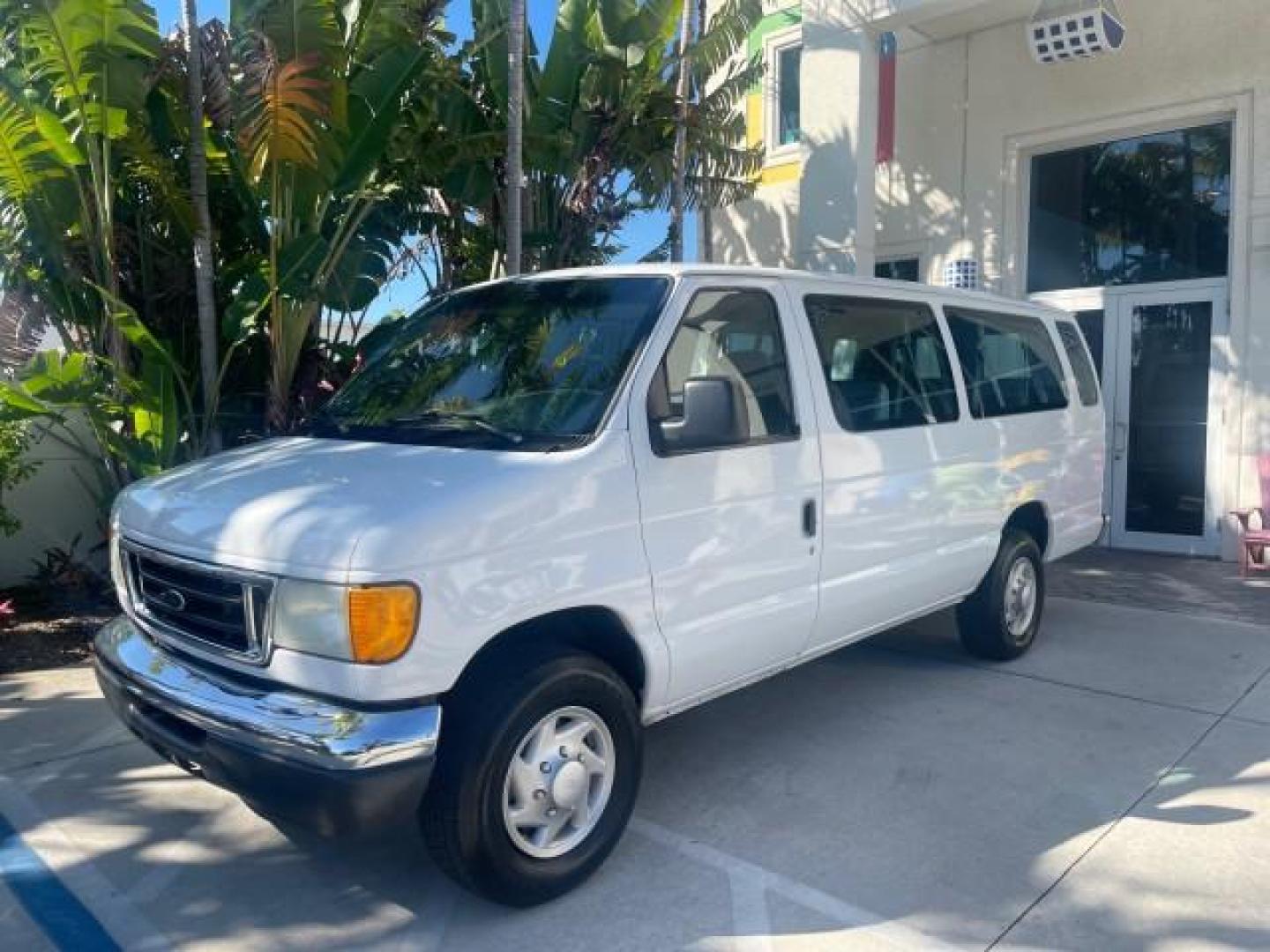 2006 Oxford White /Medium Flint Ford Econoline Wagon XLT LOW MILES 76,474 E350 15 PASS (1FBSS31L36H) with an 5.4L EFI V8 Engine engine, Automatic transmission, located at 4701 North Dixie Hwy, Pompano Beach, FL, 33064, (954) 422-2889, 26.240938, -80.123474 - OUR WEBPAGE FLORIDACARS1.COM HAS OVER 100 PHOTOS AND FREE CARFAX LINK 2006 FORD E-SERIES E-350 SD XLT 15 PASSENGER VAN NEW $29,805 VIN: 1FBSS31L36HA01462 1 F B S S 3 1 L 3 6 H A 0 1 4 6 2 VAN 5.4L V8 F GASOLINE REAR WHEEL DRIVE Features ABS Brakes Air Conditioning AM/FM Stereo Automatic Transmission - Photo#30