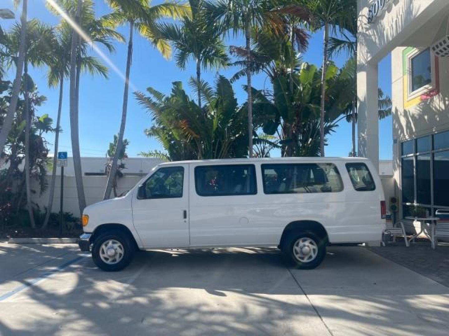 2006 Oxford White /Medium Flint Ford Econoline Wagon XLT LOW MILES 76,474 E350 15 PASS (1FBSS31L36H) with an 5.4L EFI V8 Engine engine, Automatic transmission, located at 4701 North Dixie Hwy, Pompano Beach, FL, 33064, (954) 422-2889, 26.240938, -80.123474 - OUR WEBPAGE FLORIDACARS1.COM HAS OVER 100 PHOTOS AND FREE CARFAX LINK 2006 FORD E-SERIES E-350 SD XLT 15 PASSENGER VAN NEW $29,805 VIN: 1FBSS31L36HA01462 1 F B S S 3 1 L 3 6 H A 0 1 4 6 2 VAN 5.4L V8 F GASOLINE REAR WHEEL DRIVE Features ABS Brakes Air Conditioning AM/FM Stereo Automatic Transmission - Photo#31
