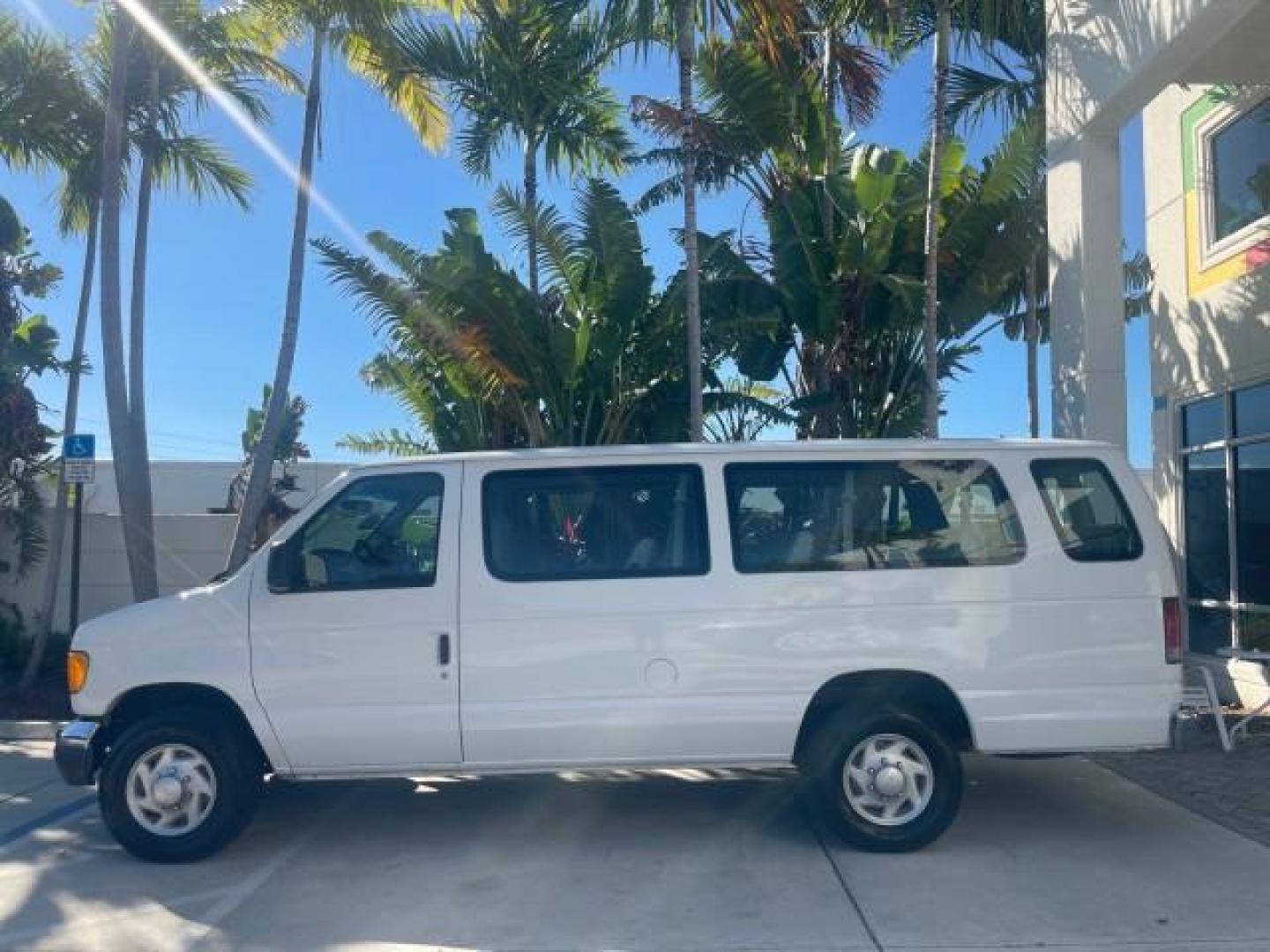 2006 Oxford White /Medium Flint Ford Econoline Wagon XLT LOW MILES 76,474 E350 15 PASS (1FBSS31L36H) with an 5.4L EFI V8 Engine engine, Automatic transmission, located at 4701 North Dixie Hwy, Pompano Beach, FL, 33064, (954) 422-2889, 26.240938, -80.123474 - OUR WEBPAGE FLORIDACARS1.COM HAS OVER 100 PHOTOS AND FREE CARFAX LINK 2006 FORD E-SERIES E-350 SD XLT 15 PASSENGER VAN NEW $29,805 VIN: 1FBSS31L36HA01462 1 F B S S 3 1 L 3 6 H A 0 1 4 6 2 VAN 5.4L V8 F GASOLINE REAR WHEEL DRIVE Features ABS Brakes Air Conditioning AM/FM Stereo Automatic Transmission - Photo#32
