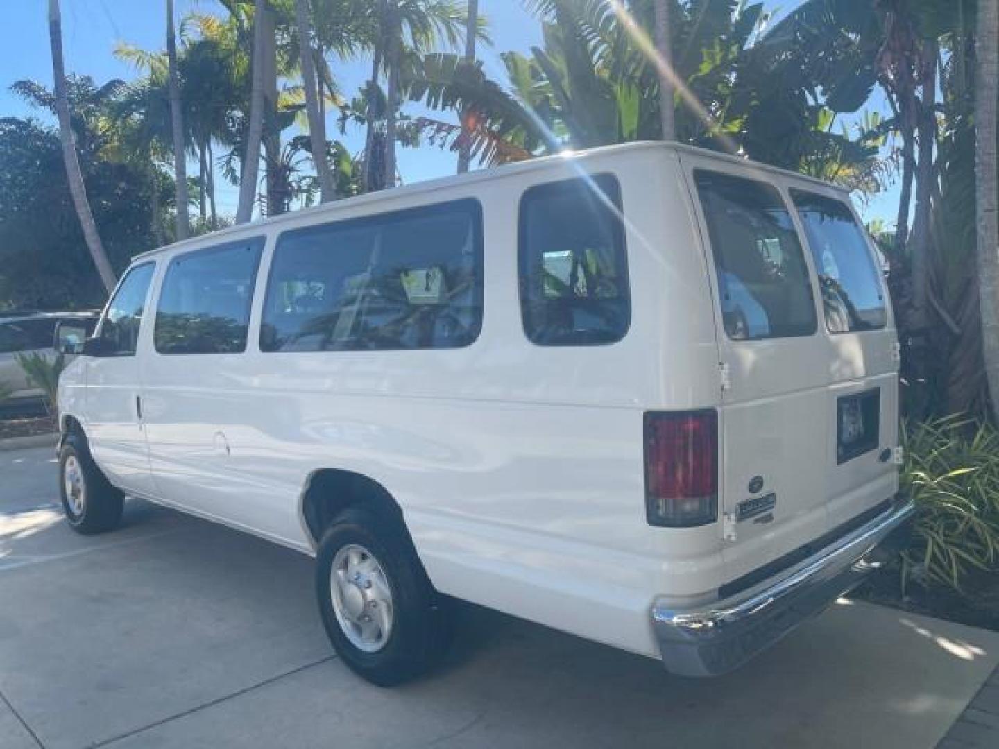 2006 Oxford White /Medium Flint Ford Econoline Wagon XLT LOW MILES 76,474 E350 15 PASS (1FBSS31L36H) with an 5.4L EFI V8 Engine engine, Automatic transmission, located at 4701 North Dixie Hwy, Pompano Beach, FL, 33064, (954) 422-2889, 26.240938, -80.123474 - OUR WEBPAGE FLORIDACARS1.COM HAS OVER 100 PHOTOS AND FREE CARFAX LINK 2006 FORD E-SERIES E-350 SD XLT 15 PASSENGER VAN NEW $29,805 VIN: 1FBSS31L36HA01462 1 F B S S 3 1 L 3 6 H A 0 1 4 6 2 VAN 5.4L V8 F GASOLINE REAR WHEEL DRIVE Features ABS Brakes Air Conditioning AM/FM Stereo Automatic Transmission - Photo#34