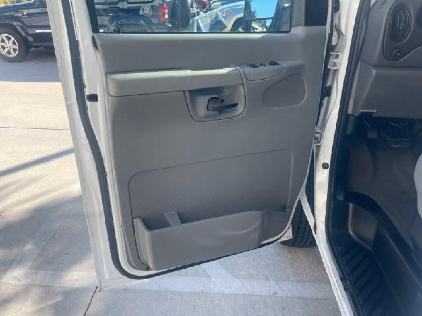 2006 Oxford White /Medium Flint Ford Econoline Wagon XLT LOW MILES 76,474 E350 15 PASS (1FBSS31L36H) with an 5.4L EFI V8 Engine engine, Automatic transmission, located at 4701 North Dixie Hwy, Pompano Beach, FL, 33064, (954) 422-2889, 26.240938, -80.123474 - OUR WEBPAGE FLORIDACARS1.COM HAS OVER 100 PHOTOS AND FREE CARFAX LINK 2006 FORD E-SERIES E-350 SD XLT 15 PASSENGER VAN NEW $29,805 VIN: 1FBSS31L36HA01462 1 F B S S 3 1 L 3 6 H A 0 1 4 6 2 VAN 5.4L V8 F GASOLINE REAR WHEEL DRIVE Features ABS Brakes Air Conditioning AM/FM Stereo Automatic Transmission - Photo#41