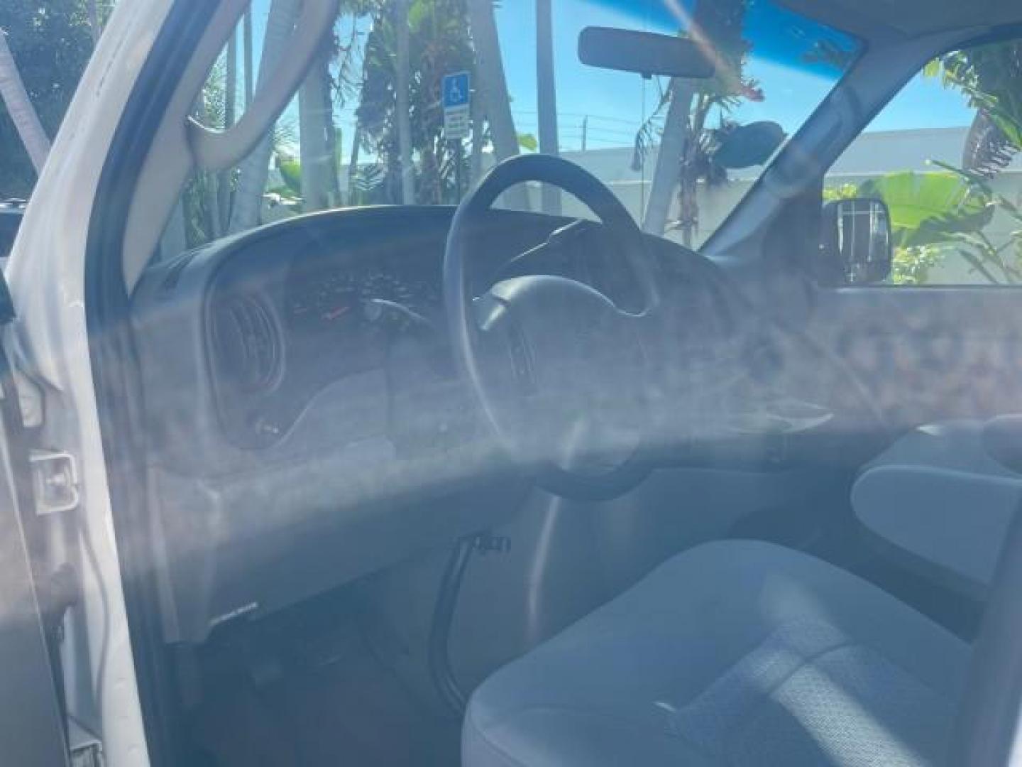 2006 Oxford White /Medium Flint Ford Econoline Wagon XLT LOW MILES 76,474 E350 15 PASS (1FBSS31L36H) with an 5.4L EFI V8 Engine engine, Automatic transmission, located at 4701 North Dixie Hwy, Pompano Beach, FL, 33064, (954) 422-2889, 26.240938, -80.123474 - OUR WEBPAGE FLORIDACARS1.COM HAS OVER 100 PHOTOS AND FREE CARFAX LINK 2006 FORD E-SERIES E-350 SD XLT 15 PASSENGER VAN NEW $29,805 VIN: 1FBSS31L36HA01462 1 F B S S 3 1 L 3 6 H A 0 1 4 6 2 VAN 5.4L V8 F GASOLINE REAR WHEEL DRIVE Features ABS Brakes Air Conditioning AM/FM Stereo Automatic Transmission - Photo#48