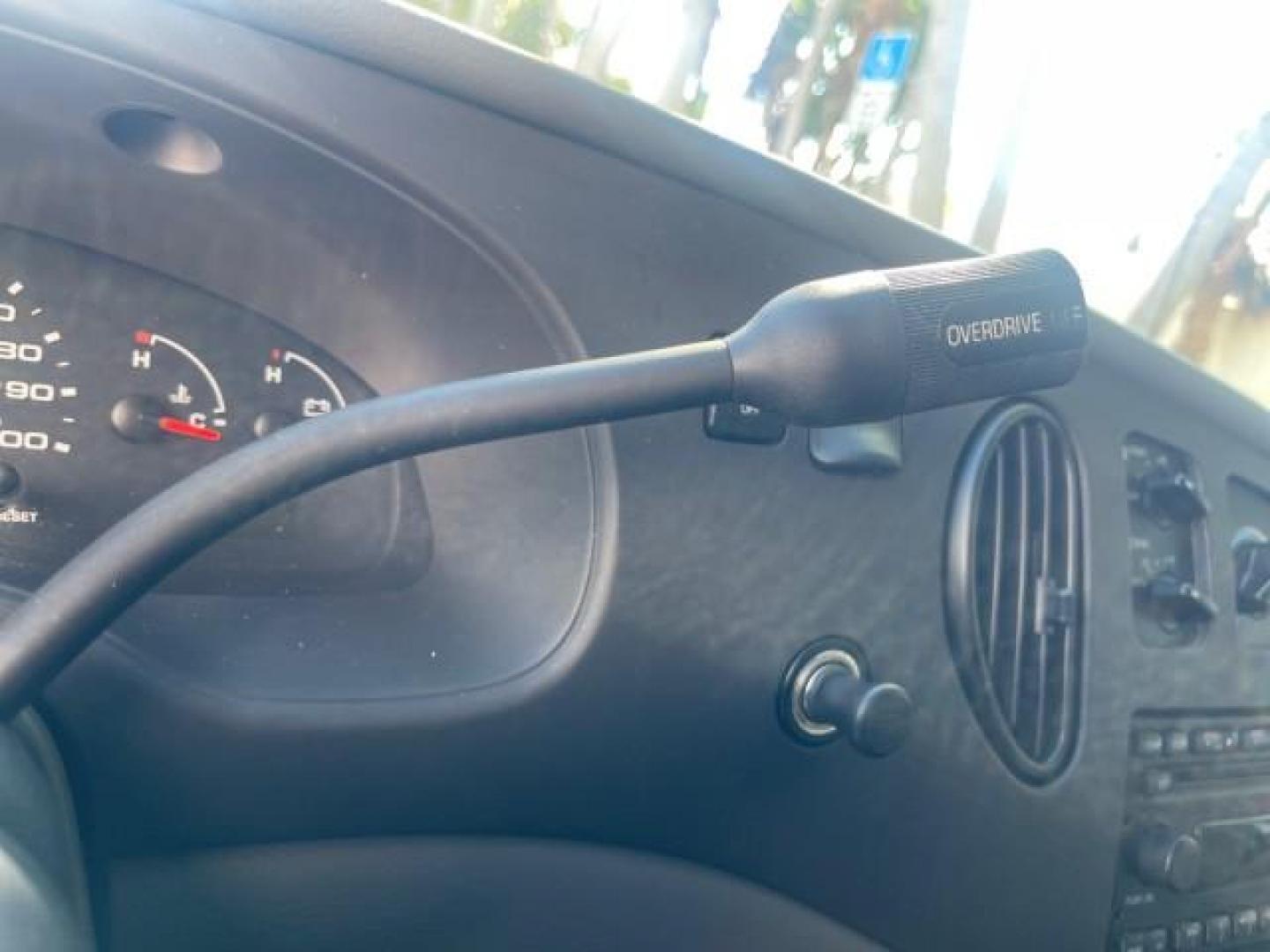 2006 Oxford White /Medium Flint Ford Econoline Wagon XLT LOW MILES 76,474 E350 15 PASS (1FBSS31L36H) with an 5.4L EFI V8 Engine engine, Automatic transmission, located at 4701 North Dixie Hwy, Pompano Beach, FL, 33064, (954) 422-2889, 26.240938, -80.123474 - OUR WEBPAGE FLORIDACARS1.COM HAS OVER 100 PHOTOS AND FREE CARFAX LINK 2006 FORD E-SERIES E-350 SD XLT 15 PASSENGER VAN NEW $29,805 VIN: 1FBSS31L36HA01462 1 F B S S 3 1 L 3 6 H A 0 1 4 6 2 VAN 5.4L V8 F GASOLINE REAR WHEEL DRIVE Features ABS Brakes Air Conditioning AM/FM Stereo Automatic Transmission - Photo#53