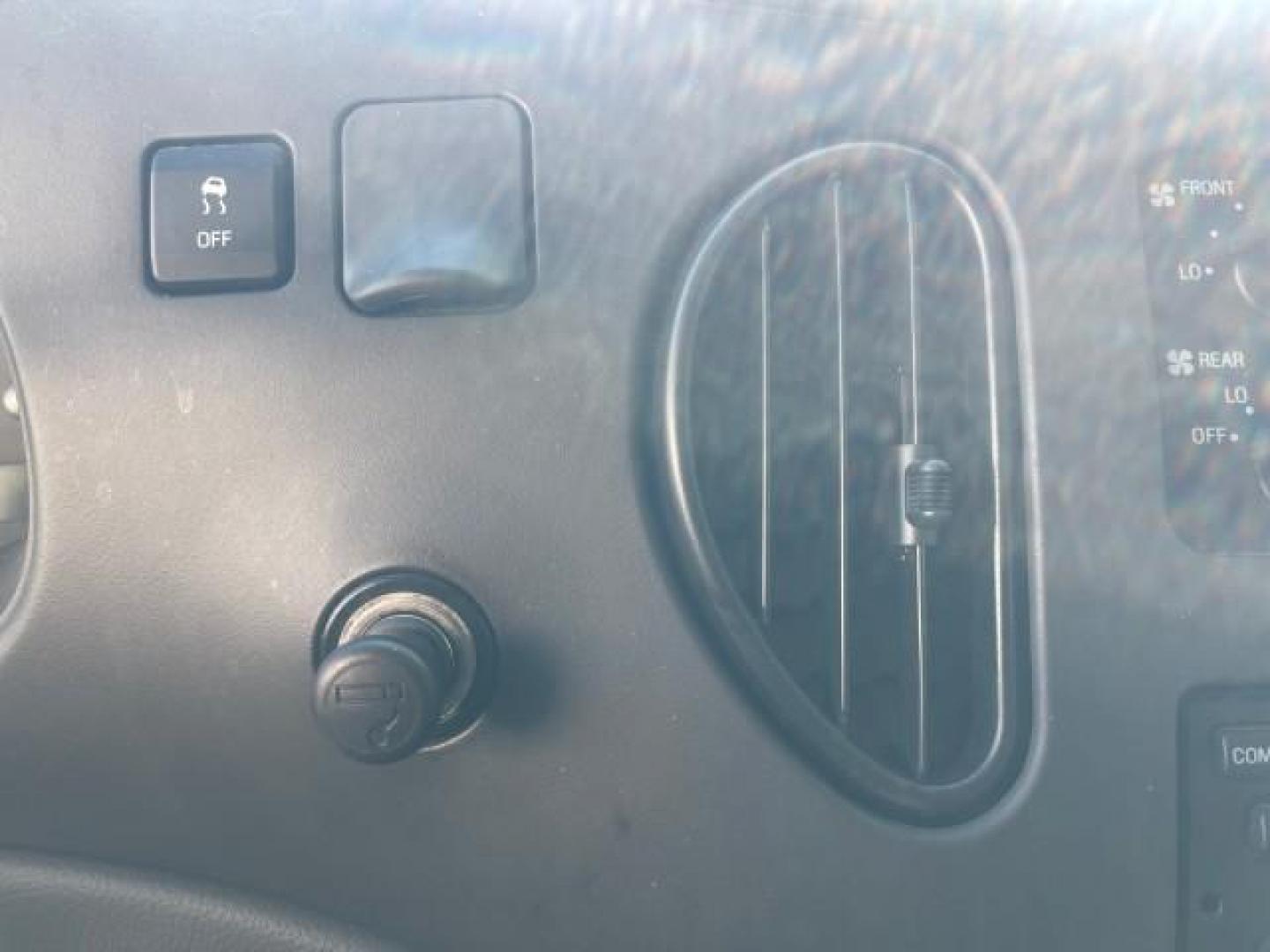 2006 Oxford White /Medium Flint Ford Econoline Wagon XLT LOW MILES 76,474 E350 15 PASS (1FBSS31L36H) with an 5.4L EFI V8 Engine engine, Automatic transmission, located at 4701 North Dixie Hwy, Pompano Beach, FL, 33064, (954) 422-2889, 26.240938, -80.123474 - OUR WEBPAGE FLORIDACARS1.COM HAS OVER 100 PHOTOS AND FREE CARFAX LINK 2006 FORD E-SERIES E-350 SD XLT 15 PASSENGER VAN NEW $29,805 VIN: 1FBSS31L36HA01462 1 F B S S 3 1 L 3 6 H A 0 1 4 6 2 VAN 5.4L V8 F GASOLINE REAR WHEEL DRIVE Features ABS Brakes Air Conditioning AM/FM Stereo Automatic Transmission - Photo#57