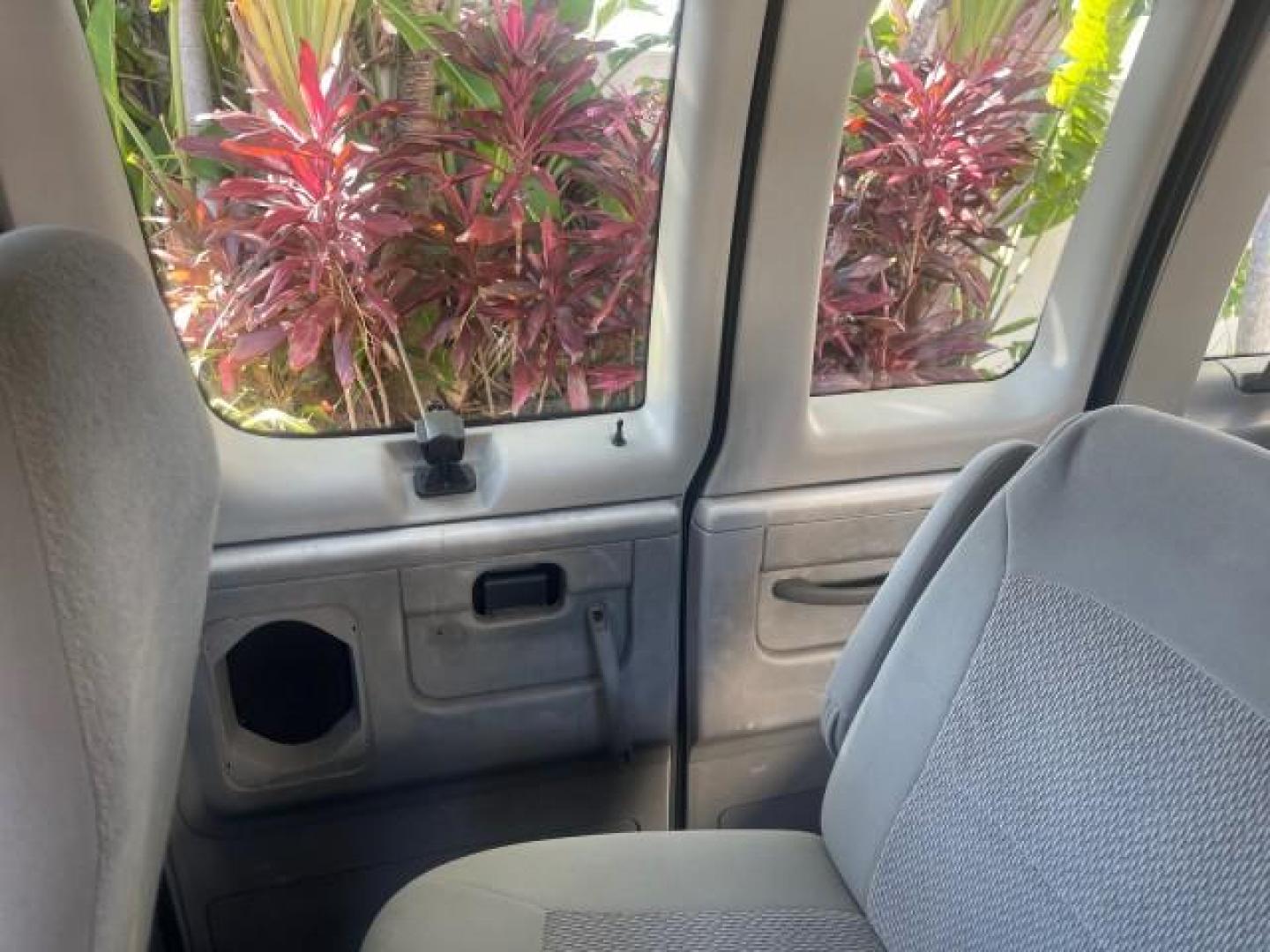 2006 Oxford White /Medium Flint Ford Econoline Wagon XLT LOW MILES 76,474 E350 15 PASS (1FBSS31L36H) with an 5.4L EFI V8 Engine engine, Automatic transmission, located at 4701 North Dixie Hwy, Pompano Beach, FL, 33064, (954) 422-2889, 26.240938, -80.123474 - OUR WEBPAGE FLORIDACARS1.COM HAS OVER 100 PHOTOS AND FREE CARFAX LINK 2006 FORD E-SERIES E-350 SD XLT 15 PASSENGER VAN NEW $29,805 VIN: 1FBSS31L36HA01462 1 F B S S 3 1 L 3 6 H A 0 1 4 6 2 VAN 5.4L V8 F GASOLINE REAR WHEEL DRIVE Features ABS Brakes Air Conditioning AM/FM Stereo Automatic Transmission - Photo#69