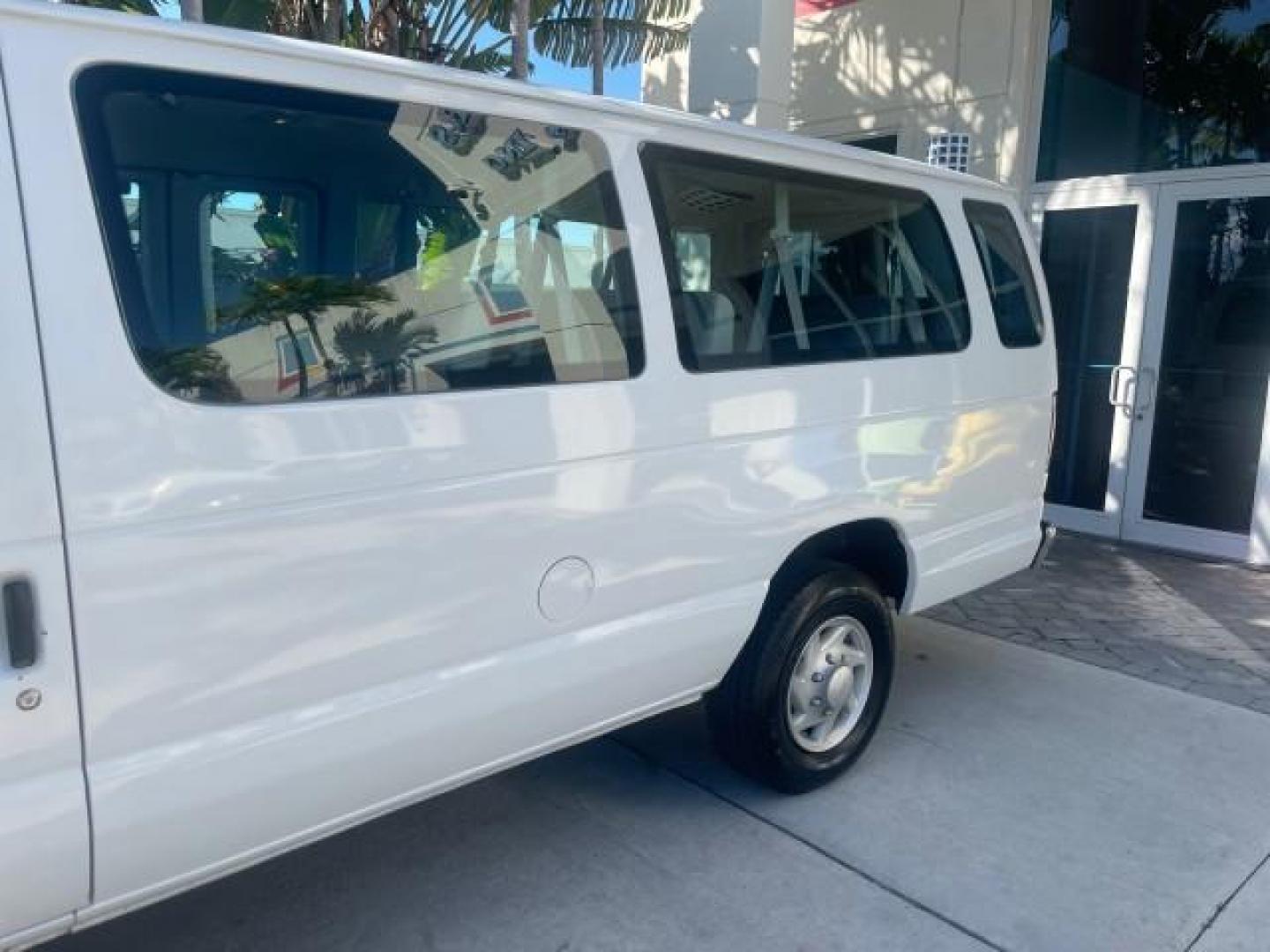 2006 Oxford White /Medium Flint Ford Econoline Wagon XLT LOW MILES 76,474 E350 15 PASS (1FBSS31L36H) with an 5.4L EFI V8 Engine engine, Automatic transmission, located at 4701 North Dixie Hwy, Pompano Beach, FL, 33064, (954) 422-2889, 26.240938, -80.123474 - OUR WEBPAGE FLORIDACARS1.COM HAS OVER 100 PHOTOS AND FREE CARFAX LINK 2006 FORD E-SERIES E-350 SD XLT 15 PASSENGER VAN NEW $29,805 VIN: 1FBSS31L36HA01462 1 F B S S 3 1 L 3 6 H A 0 1 4 6 2 VAN 5.4L V8 F GASOLINE REAR WHEEL DRIVE Features ABS Brakes Air Conditioning AM/FM Stereo Automatic Transmission - Photo#88