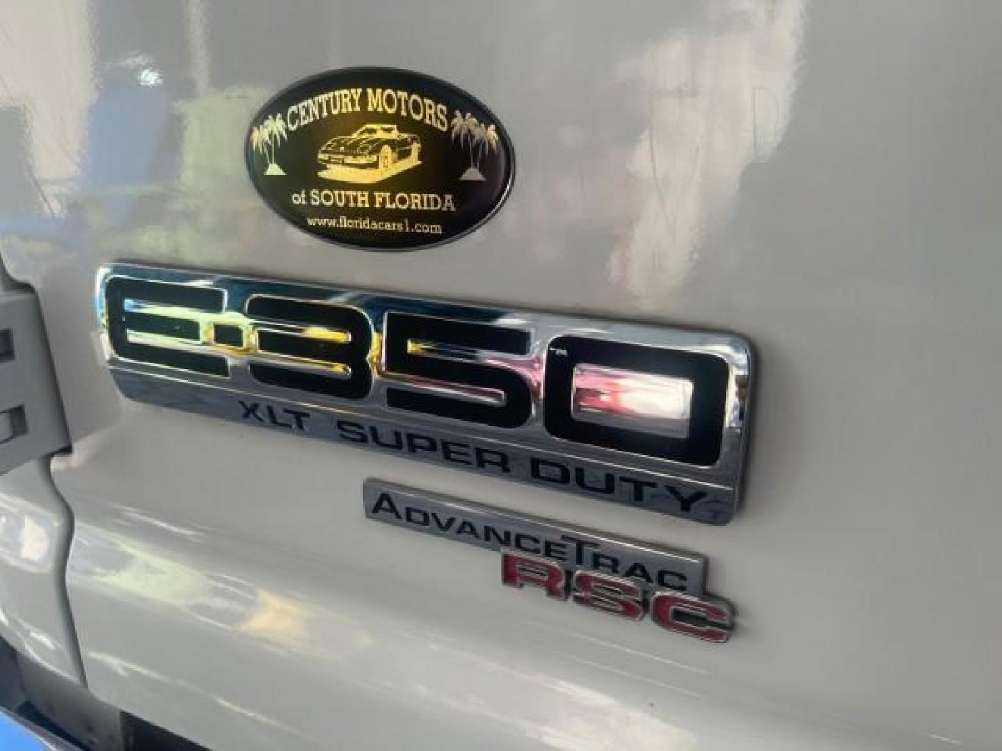 2006 Oxford White /Medium Flint Ford Econoline Wagon XLT LOW MILES 76,474 E350 15 PASS (1FBSS31L36H) with an 5.4L EFI V8 Engine engine, Automatic transmission, located at 4701 North Dixie Hwy, Pompano Beach, FL, 33064, (954) 422-2889, 26.240938, -80.123474 - OUR WEBPAGE FLORIDACARS1.COM HAS OVER 100 PHOTOS AND FREE CARFAX LINK 2006 FORD E-SERIES E-350 SD XLT 15 PASSENGER VAN NEW $29,805 VIN: 1FBSS31L36HA01462 1 F B S S 3 1 L 3 6 H A 0 1 4 6 2 VAN 5.4L V8 F GASOLINE REAR WHEEL DRIVE Features ABS Brakes Air Conditioning AM/FM Stereo Automatic Transmission - Photo#94