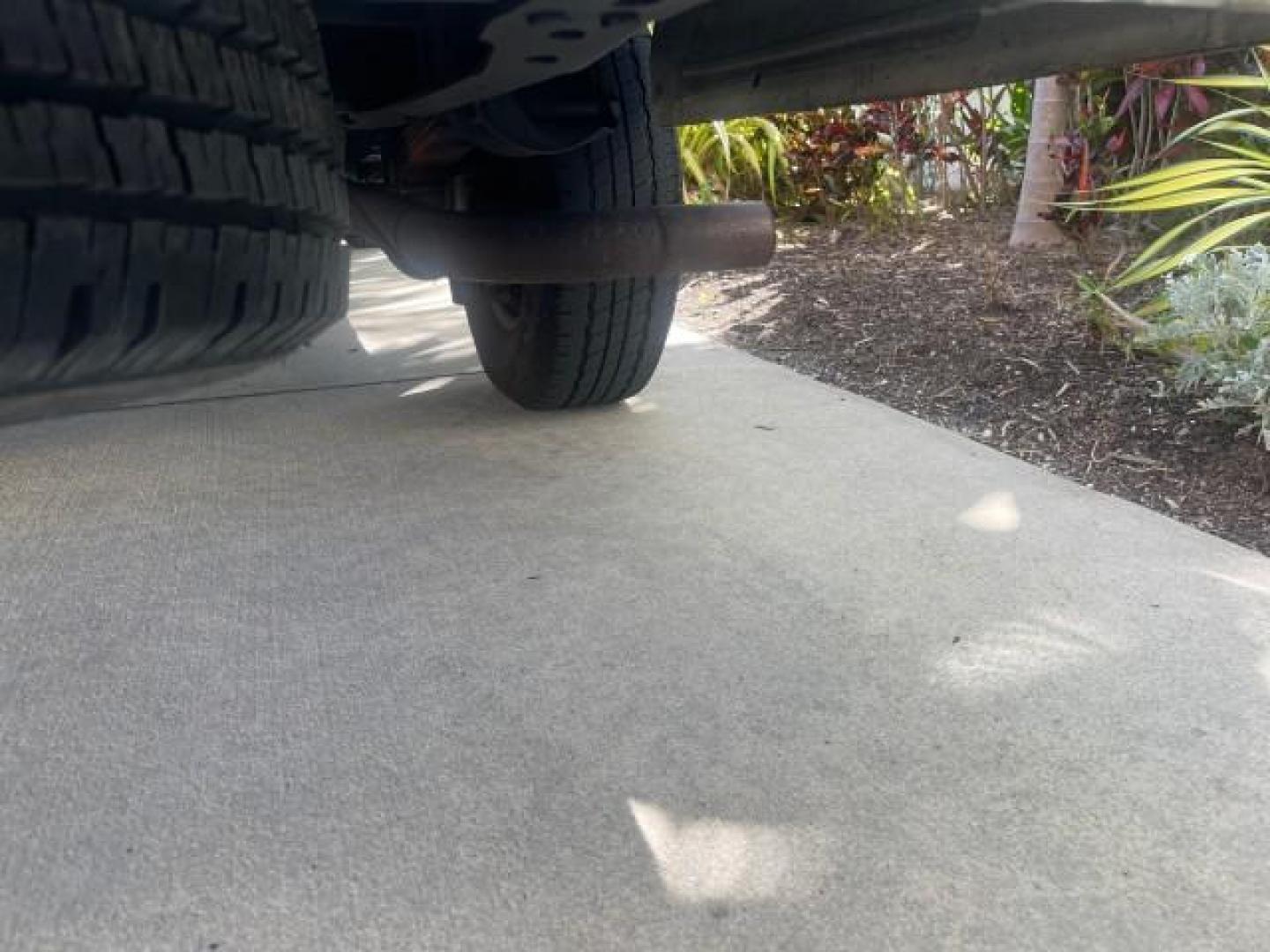 2006 Oxford White /Medium Flint Ford Econoline Wagon XLT LOW MILES 76,474 E350 15 PASS (1FBSS31L36H) with an 5.4L EFI V8 Engine engine, Automatic transmission, located at 4701 North Dixie Hwy, Pompano Beach, FL, 33064, (954) 422-2889, 26.240938, -80.123474 - OUR WEBPAGE FLORIDACARS1.COM HAS OVER 100 PHOTOS AND FREE CARFAX LINK 2006 FORD E-SERIES E-350 SD XLT 15 PASSENGER VAN NEW $29,805 VIN: 1FBSS31L36HA01462 1 F B S S 3 1 L 3 6 H A 0 1 4 6 2 VAN 5.4L V8 F GASOLINE REAR WHEEL DRIVE Features ABS Brakes Air Conditioning AM/FM Stereo Automatic Transmission - Photo#96