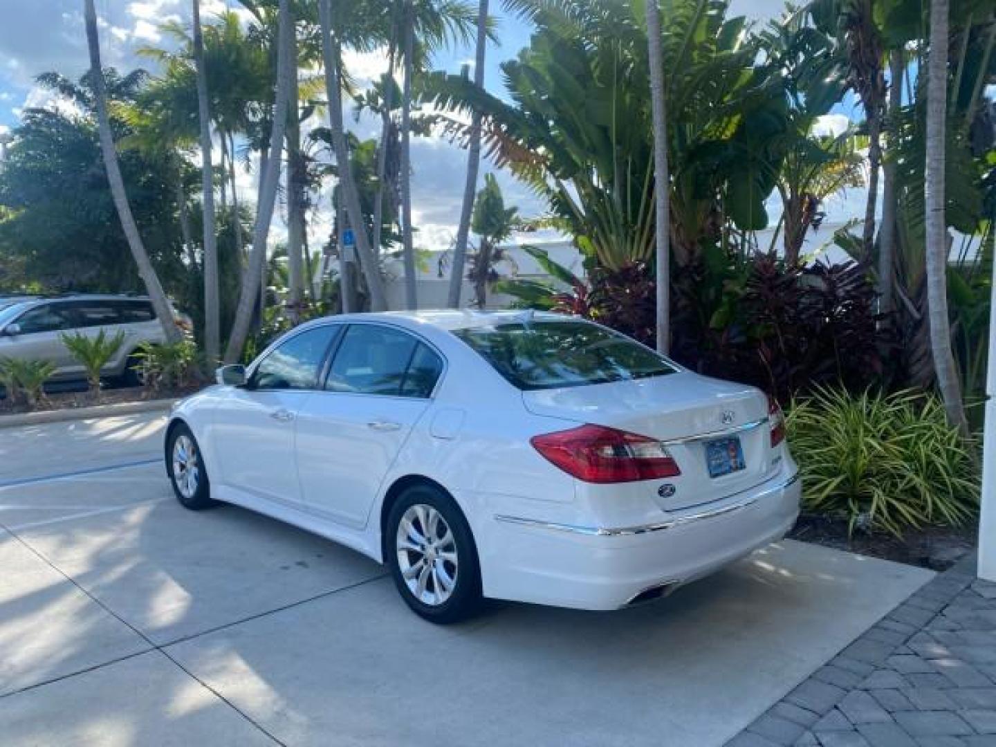 2013 White Satin Pearl /Saddle Hyundai Genesis 3.8L LOW MILES 33,576 (KMHGC4DD5DU) with an 3.8L DOHC GDI 24-Valve V6 Engine engine, Automatic transmission, located at 4701 North Dixie Hwy, Pompano Beach, FL, 33064, (954) 422-2889, 26.240938, -80.123474 - OUR WEBPAGE FLORIDACARS1.COM HAS OVER 100 PHOTOS AND FREE CARFAX LINK 2013 HYUNDAI GENESIS 3.8L VIN: KMHGC4DD5DU257871 K M H G C 4 D D 5 D U 2 5 7 8 7 1 SEDAN 4 DR 3.8L V6 F DOHC 24V GASOLINE REAR WHEEL DRIVE Features ABS Brakes Air Conditioning Alloy Wheels AM/FM Stereo Automatic Transmission Auxil - Photo#5
