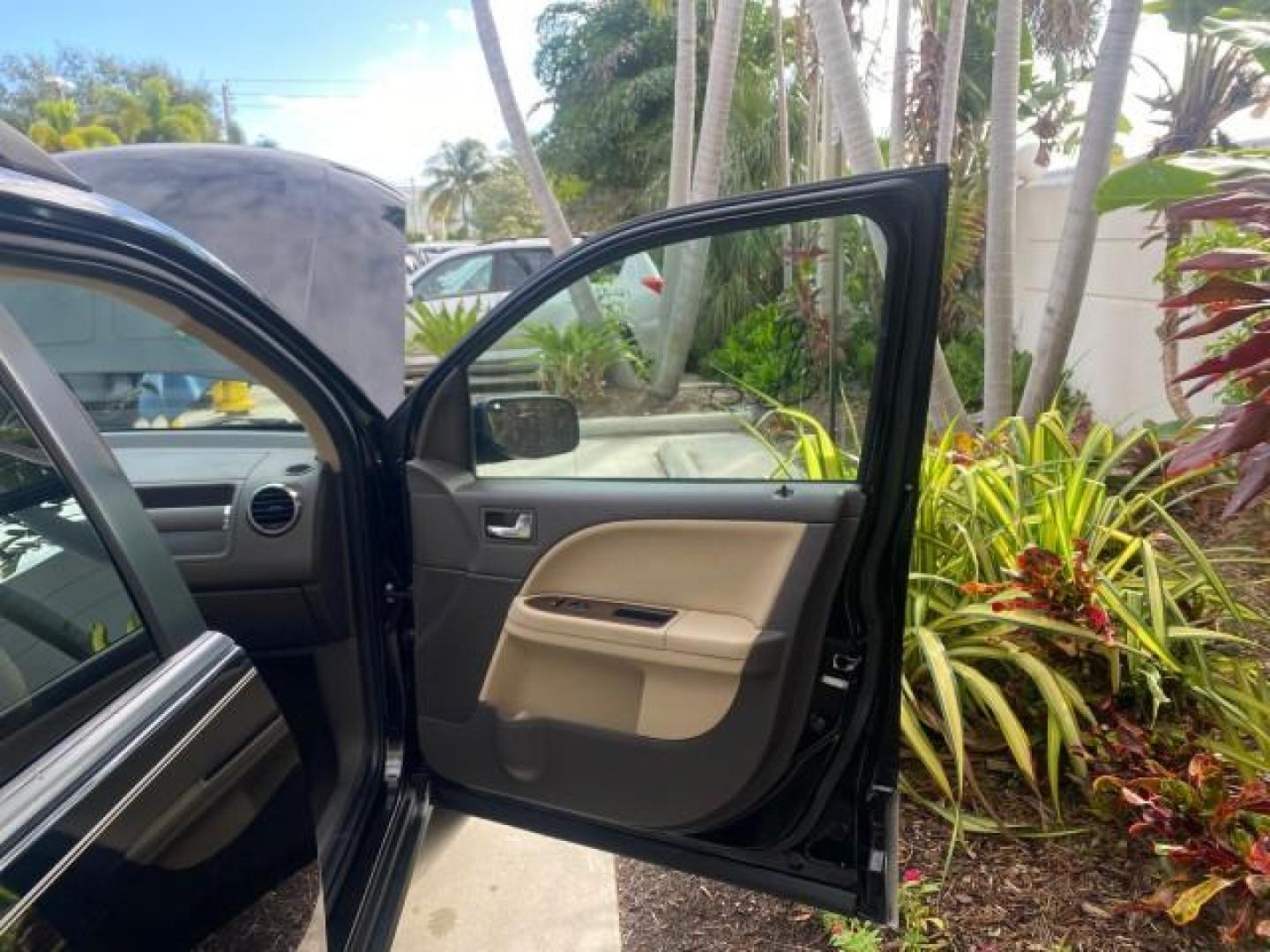 2008 Black /Camel Ford Taurus X Eddie Bauer LOW MILES 46,208 (1FMDK07W38G) with an 3.5L SMPI 24-Valve V6 Duratec Engine engine, Automatic transmission, located at 4701 North Dixie Hwy, Pompano Beach, FL, 33064, (954) 422-2889, 26.240938, -80.123474 - OUR WEBPAGE FLORIDACARS1.COM HAS OVER 100 PHOTOS AND FREE CARFAX LINK 2008 FORD TAURUS X EDDIE BAUER SUNROOF VIN: 1FMDK07W38GA10624 1 F M D K 0 7 W 3 8 G A 1 0 6 2 4 4 DOOR WAGON/SPORT UTILITY 3.5L V6 F GASOLINE FRONT WHEEL DRIVE Features ABS Brakes Air Conditioning Alloy Wheels AM/FM Stereo Automat - Photo#11