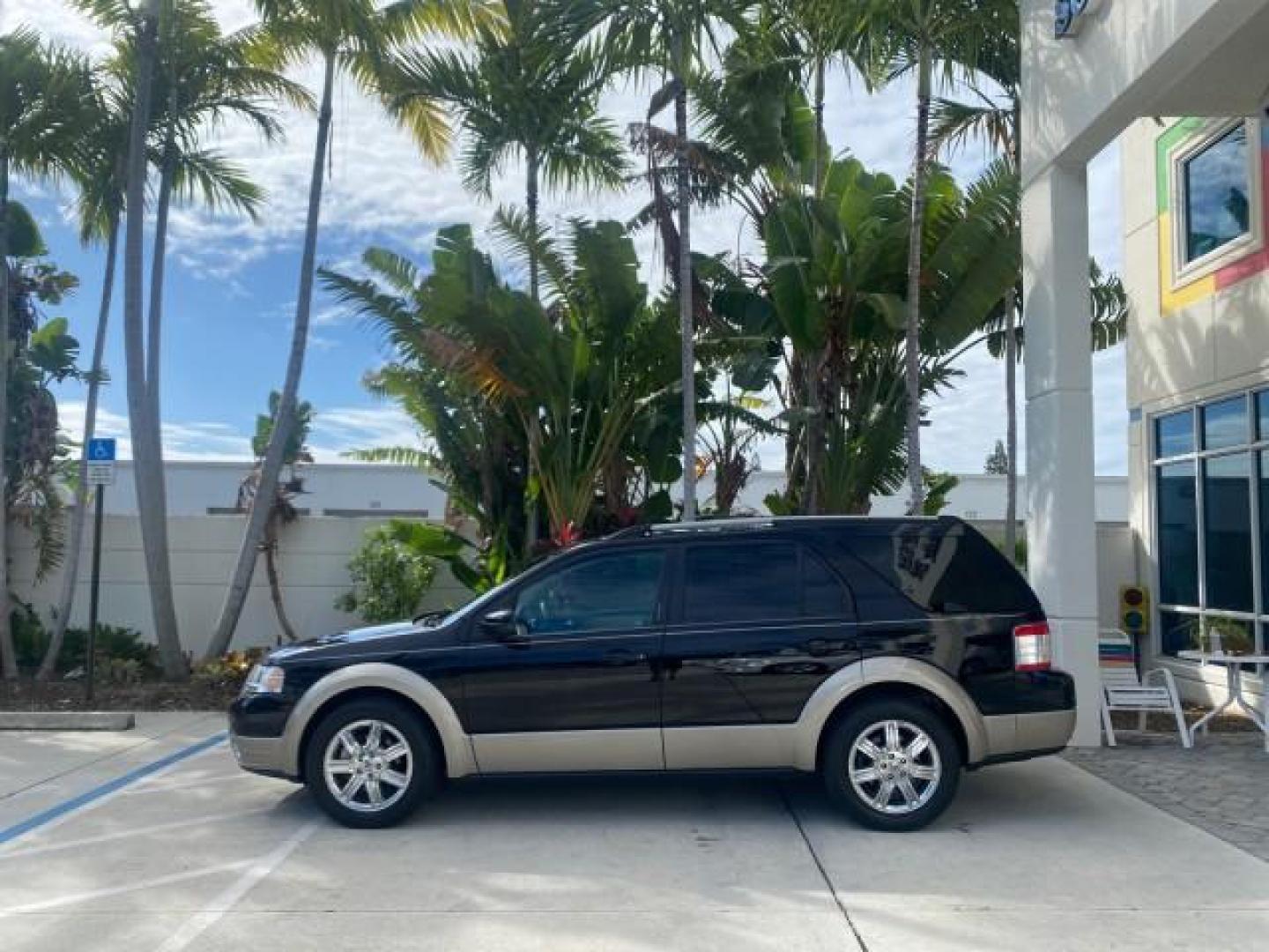 2008 Black /Camel Ford Taurus X Eddie Bauer LOW MILES 46,208 (1FMDK07W38G) with an 3.5L SMPI 24-Valve V6 Duratec Engine engine, Automatic transmission, located at 4701 North Dixie Hwy, Pompano Beach, FL, 33064, (954) 422-2889, 26.240938, -80.123474 - OUR WEBPAGE FLORIDACARS1.COM HAS OVER 100 PHOTOS AND FREE CARFAX LINK 2008 FORD TAURUS X EDDIE BAUER SUNROOF VIN: 1FMDK07W38GA10624 1 F M D K 0 7 W 3 8 G A 1 0 6 2 4 4 DOOR WAGON/SPORT UTILITY 3.5L V6 F GASOLINE FRONT WHEEL DRIVE Features ABS Brakes Air Conditioning Alloy Wheels AM/FM Stereo Automat - Photo#30