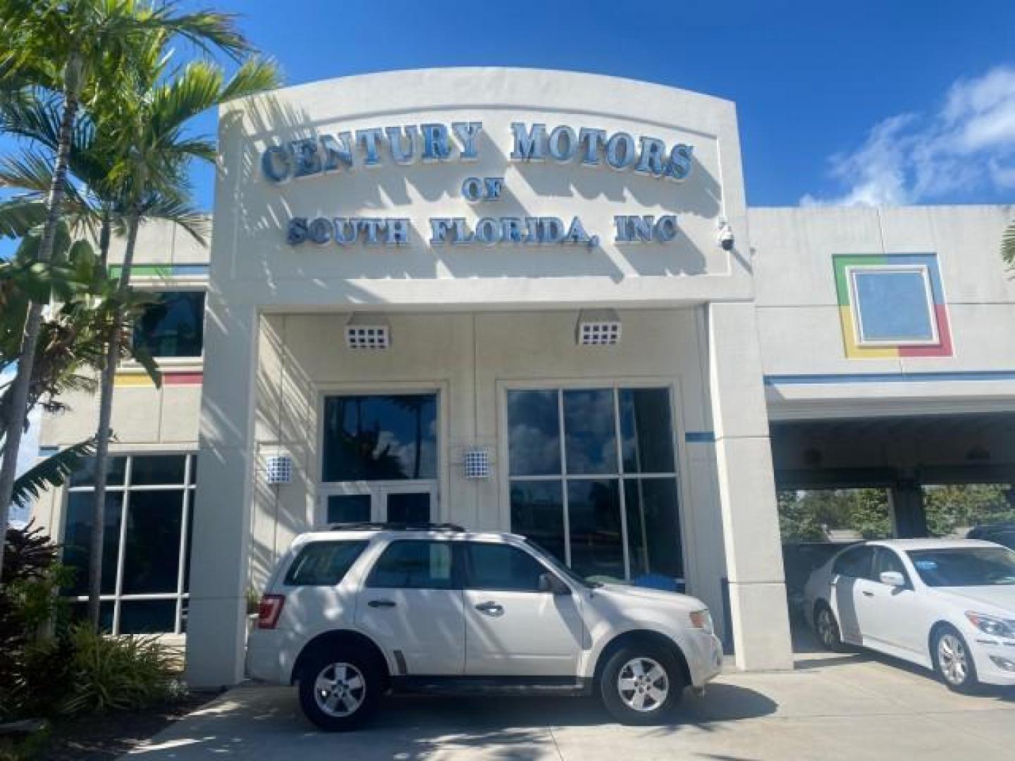 2011 Oxford White /Stone Ford Escape XLS LOW MILES 28,150 (1FMCU0C76BK) with an 2.5L I4 Duratec Engine engine, Automatic transmission, located at 4701 North Dixie Hwy, Pompano Beach, FL, 33064, (954) 422-2889, 26.240938, -80.123474 - OUR WEBPAGE FLORIDACARS1.COM HAS OVER 100 PHOTOS AND FREE CARFAX LINK 2011 FORD ESCAPE XLS VIN: 1FMCU0C76BKB57805 1 F M C U 0 C 7 6 B K B 5 7 8 0 5 4 DOOR WAGON/SPORT UTILITY 2.5L I4 F DOHC 16V GASOLINE FRONT WHEEL DRIVE Features ABS Brakes Air Conditioning Alloy Wheels AM/FM Stereo Automatic Transm - Photo#0