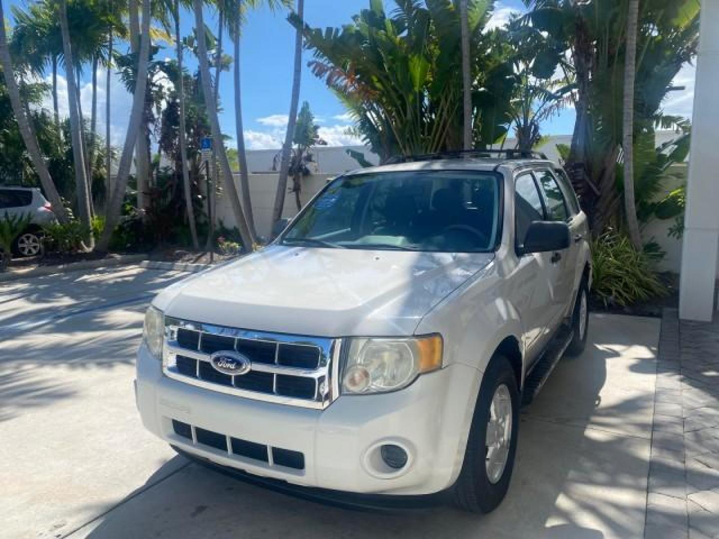 2011 Oxford White /Stone Ford Escape XLS LOW MILES 28,150 (1FMCU0C76BK) with an 2.5L I4 Duratec Engine engine, Automatic transmission, located at 4701 North Dixie Hwy, Pompano Beach, FL, 33064, (954) 422-2889, 26.240938, -80.123474 - OUR WEBPAGE FLORIDACARS1.COM HAS OVER 100 PHOTOS AND FREE CARFAX LINK 2011 FORD ESCAPE XLS VIN: 1FMCU0C76BKB57805 1 F M C U 0 C 7 6 B K B 5 7 8 0 5 4 DOOR WAGON/SPORT UTILITY 2.5L I4 F DOHC 16V GASOLINE FRONT WHEEL DRIVE Features ABS Brakes Air Conditioning Alloy Wheels AM/FM Stereo Automatic Transm - Photo#3