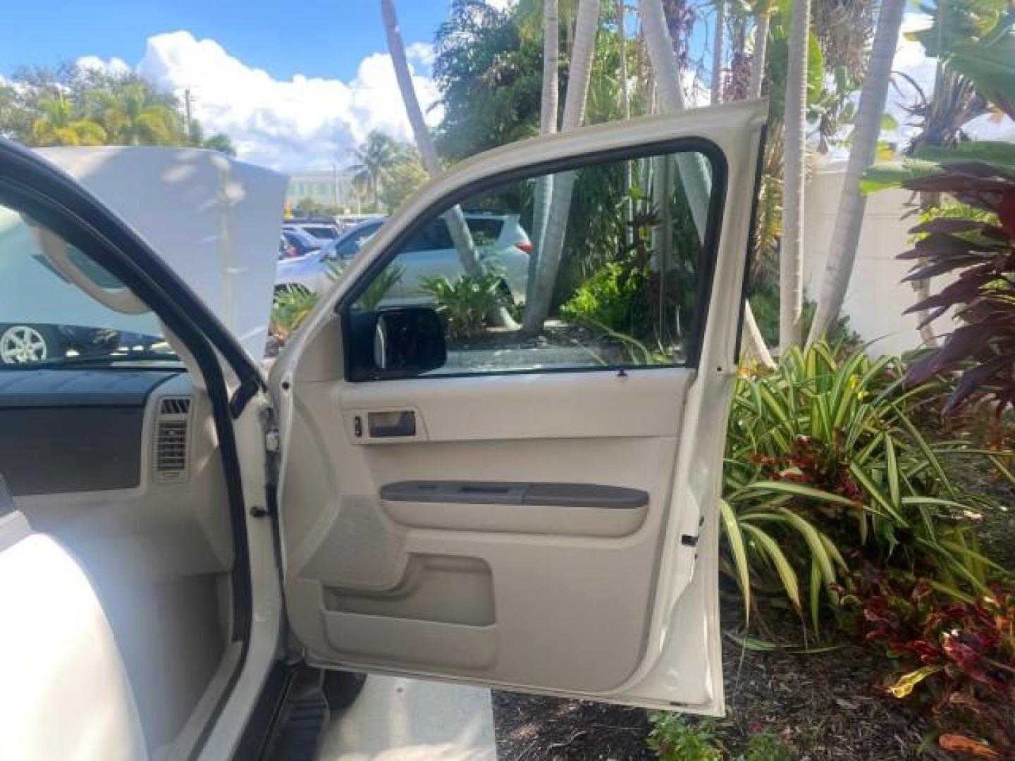 2011 Oxford White /Stone Ford Escape XLS LOW MILES 28,150 (1FMCU0C76BK) with an 2.5L I4 Duratec Engine engine, Automatic transmission, located at 4701 North Dixie Hwy, Pompano Beach, FL, 33064, (954) 422-2889, 26.240938, -80.123474 - OUR WEBPAGE FLORIDACARS1.COM HAS OVER 100 PHOTOS AND FREE CARFAX LINK 2011 FORD ESCAPE XLS VIN: 1FMCU0C76BKB57805 1 F M C U 0 C 7 6 B K B 5 7 8 0 5 4 DOOR WAGON/SPORT UTILITY 2.5L I4 F DOHC 16V GASOLINE FRONT WHEEL DRIVE Features ABS Brakes Air Conditioning Alloy Wheels AM/FM Stereo Automatic Transm - Photo#11