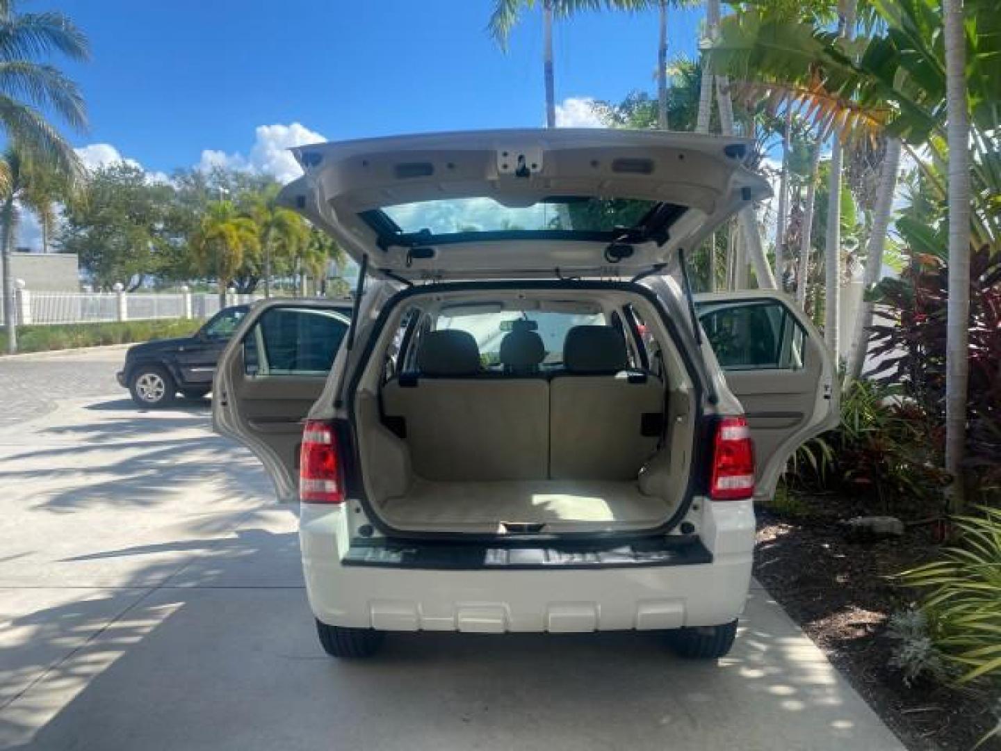 2011 Oxford White /Stone Ford Escape XLS LOW MILES 28,150 (1FMCU0C76BK) with an 2.5L I4 Duratec Engine engine, Automatic transmission, located at 4701 North Dixie Hwy, Pompano Beach, FL, 33064, (954) 422-2889, 26.240938, -80.123474 - OUR WEBPAGE FLORIDACARS1.COM HAS OVER 100 PHOTOS AND FREE CARFAX LINK 2011 FORD ESCAPE XLS VIN: 1FMCU0C76BKB57805 1 F M C U 0 C 7 6 B K B 5 7 8 0 5 4 DOOR WAGON/SPORT UTILITY 2.5L I4 F DOHC 16V GASOLINE FRONT WHEEL DRIVE Features ABS Brakes Air Conditioning Alloy Wheels AM/FM Stereo Automatic Transm - Photo#15