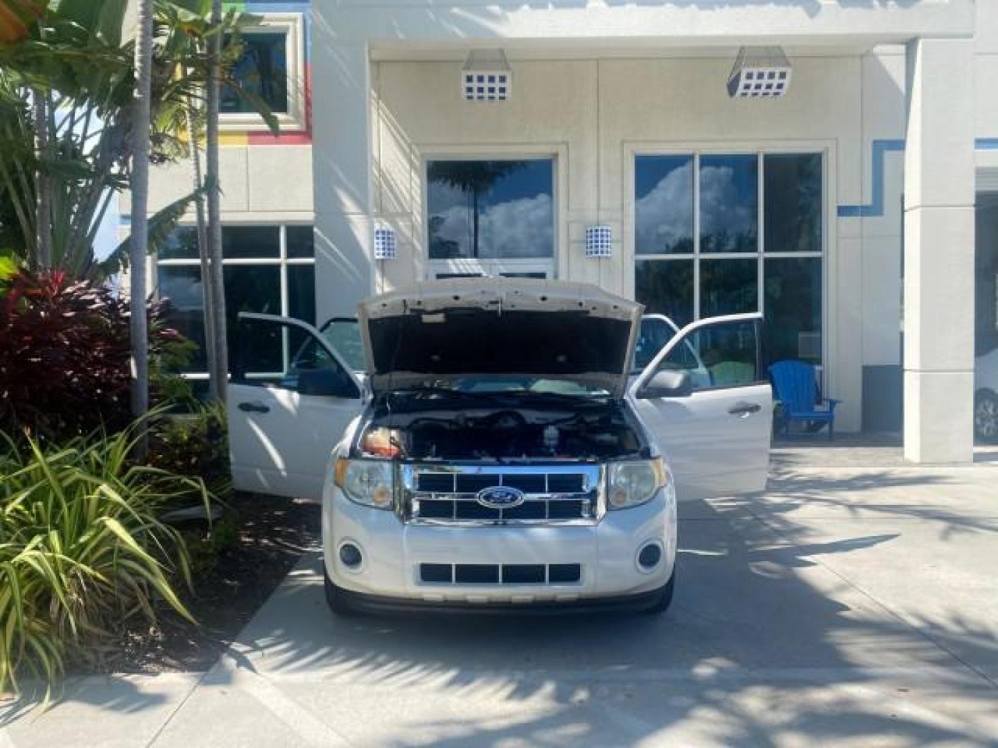 2011 Oxford White /Stone Ford Escape XLS LOW MILES 28,150 (1FMCU0C76BK) with an 2.5L I4 Duratec Engine engine, Automatic transmission, located at 4701 North Dixie Hwy, Pompano Beach, FL, 33064, (954) 422-2889, 26.240938, -80.123474 - OUR WEBPAGE FLORIDACARS1.COM HAS OVER 100 PHOTOS AND FREE CARFAX LINK 2011 FORD ESCAPE XLS VIN: 1FMCU0C76BKB57805 1 F M C U 0 C 7 6 B K B 5 7 8 0 5 4 DOOR WAGON/SPORT UTILITY 2.5L I4 F DOHC 16V GASOLINE FRONT WHEEL DRIVE Features ABS Brakes Air Conditioning Alloy Wheels AM/FM Stereo Automatic Transm - Photo#16