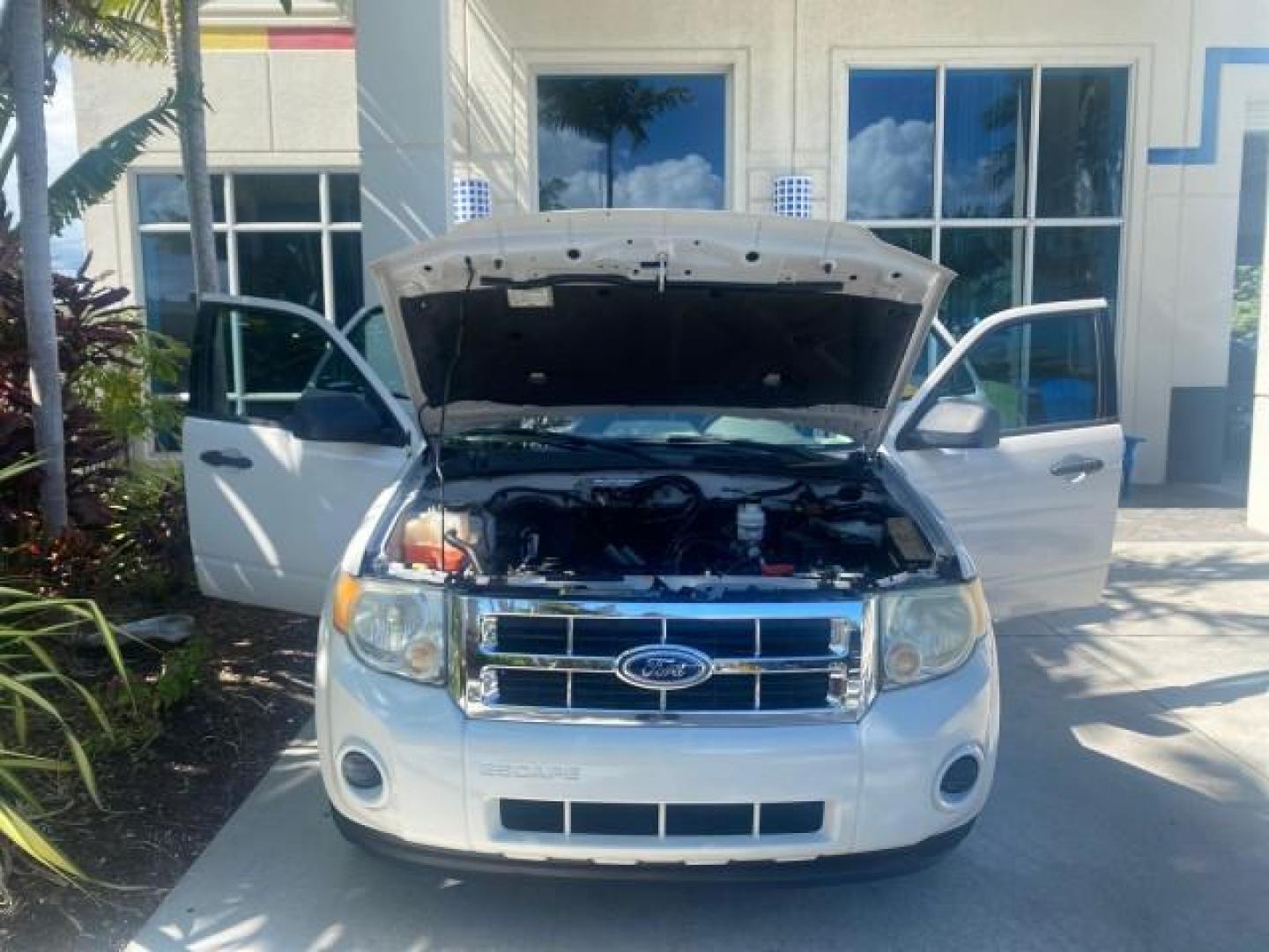 2011 Oxford White /Stone Ford Escape XLS LOW MILES 28,150 (1FMCU0C76BK) with an 2.5L I4 Duratec Engine engine, Automatic transmission, located at 4701 North Dixie Hwy, Pompano Beach, FL, 33064, (954) 422-2889, 26.240938, -80.123474 - OUR WEBPAGE FLORIDACARS1.COM HAS OVER 100 PHOTOS AND FREE CARFAX LINK 2011 FORD ESCAPE XLS VIN: 1FMCU0C76BKB57805 1 F M C U 0 C 7 6 B K B 5 7 8 0 5 4 DOOR WAGON/SPORT UTILITY 2.5L I4 F DOHC 16V GASOLINE FRONT WHEEL DRIVE Features ABS Brakes Air Conditioning Alloy Wheels AM/FM Stereo Automatic Transm - Photo#17