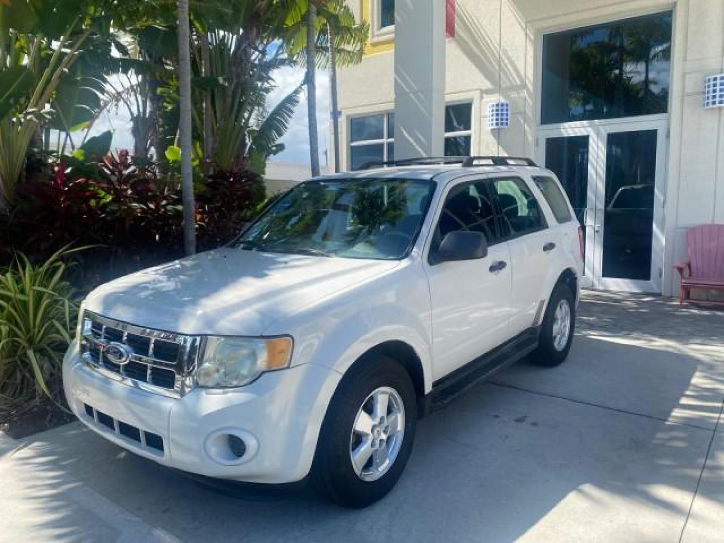 2011 Oxford White /Stone Ford Escape XLS LOW MILES 28,150 (1FMCU0C76BK) with an 2.5L I4 Duratec Engine engine, Automatic transmission, located at 4701 North Dixie Hwy, Pompano Beach, FL, 33064, (954) 422-2889, 26.240938, -80.123474 - OUR WEBPAGE FLORIDACARS1.COM HAS OVER 100 PHOTOS AND FREE CARFAX LINK 2011 FORD ESCAPE XLS VIN: 1FMCU0C76BKB57805 1 F M C U 0 C 7 6 B K B 5 7 8 0 5 4 DOOR WAGON/SPORT UTILITY 2.5L I4 F DOHC 16V GASOLINE FRONT WHEEL DRIVE Features ABS Brakes Air Conditioning Alloy Wheels AM/FM Stereo Automatic Transm - Photo#29