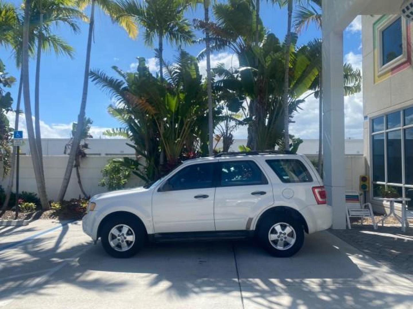2011 Oxford White /Stone Ford Escape XLS LOW MILES 28,150 (1FMCU0C76BK) with an 2.5L I4 Duratec Engine engine, Automatic transmission, located at 4701 North Dixie Hwy, Pompano Beach, FL, 33064, (954) 422-2889, 26.240938, -80.123474 - OUR WEBPAGE FLORIDACARS1.COM HAS OVER 100 PHOTOS AND FREE CARFAX LINK 2011 FORD ESCAPE XLS VIN: 1FMCU0C76BKB57805 1 F M C U 0 C 7 6 B K B 5 7 8 0 5 4 DOOR WAGON/SPORT UTILITY 2.5L I4 F DOHC 16V GASOLINE FRONT WHEEL DRIVE Features ABS Brakes Air Conditioning Alloy Wheels AM/FM Stereo Automatic Transm - Photo#30