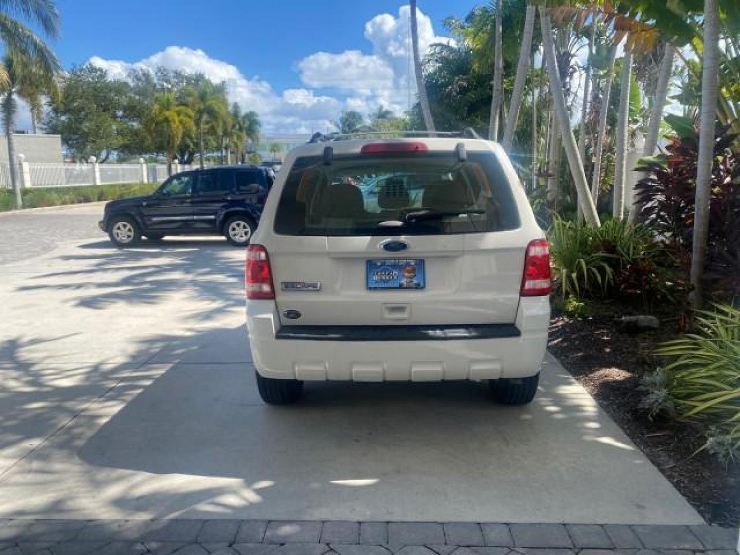 2011 Oxford White /Stone Ford Escape XLS LOW MILES 28,150 (1FMCU0C76BK) with an 2.5L I4 Duratec Engine engine, Automatic transmission, located at 4701 North Dixie Hwy, Pompano Beach, FL, 33064, (954) 422-2889, 26.240938, -80.123474 - OUR WEBPAGE FLORIDACARS1.COM HAS OVER 100 PHOTOS AND FREE CARFAX LINK 2011 FORD ESCAPE XLS VIN: 1FMCU0C76BKB57805 1 F M C U 0 C 7 6 B K B 5 7 8 0 5 4 DOOR WAGON/SPORT UTILITY 2.5L I4 F DOHC 16V GASOLINE FRONT WHEEL DRIVE Features ABS Brakes Air Conditioning Alloy Wheels AM/FM Stereo Automatic Transm - Photo#34