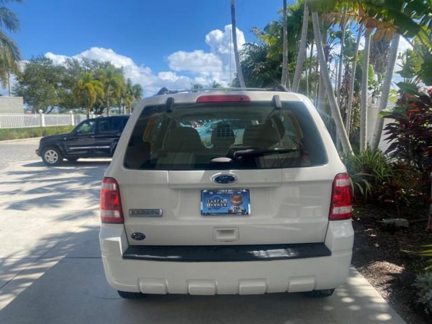 2011 Oxford White /Stone Ford Escape XLS LOW MILES 28,150 (1FMCU0C76BK) with an 2.5L I4 Duratec Engine engine, Automatic transmission, located at 4701 North Dixie Hwy, Pompano Beach, FL, 33064, (954) 422-2889, 26.240938, -80.123474 - OUR WEBPAGE FLORIDACARS1.COM HAS OVER 100 PHOTOS AND FREE CARFAX LINK 2011 FORD ESCAPE XLS VIN: 1FMCU0C76BKB57805 1 F M C U 0 C 7 6 B K B 5 7 8 0 5 4 DOOR WAGON/SPORT UTILITY 2.5L I4 F DOHC 16V GASOLINE FRONT WHEEL DRIVE Features ABS Brakes Air Conditioning Alloy Wheels AM/FM Stereo Automatic Transm - Photo#35