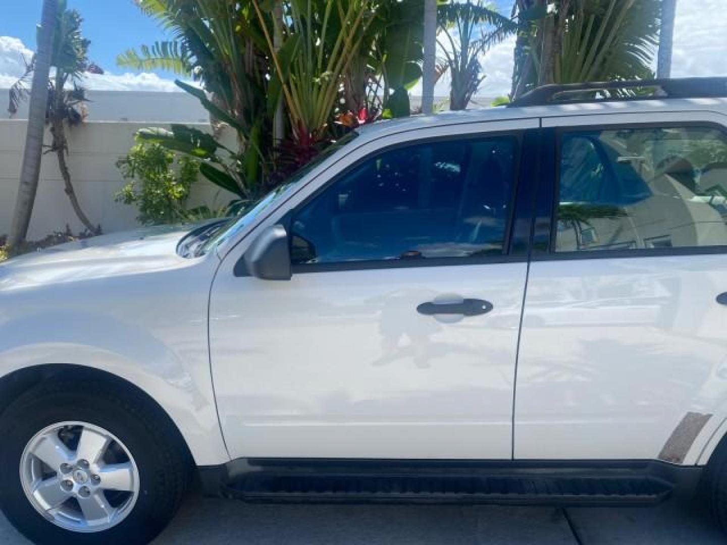 2011 Oxford White /Stone Ford Escape XLS LOW MILES 28,150 (1FMCU0C76BK) with an 2.5L I4 Duratec Engine engine, Automatic transmission, located at 4701 North Dixie Hwy, Pompano Beach, FL, 33064, (954) 422-2889, 26.240938, -80.123474 - OUR WEBPAGE FLORIDACARS1.COM HAS OVER 100 PHOTOS AND FREE CARFAX LINK 2011 FORD ESCAPE XLS VIN: 1FMCU0C76BKB57805 1 F M C U 0 C 7 6 B K B 5 7 8 0 5 4 DOOR WAGON/SPORT UTILITY 2.5L I4 F DOHC 16V GASOLINE FRONT WHEEL DRIVE Features ABS Brakes Air Conditioning Alloy Wheels AM/FM Stereo Automatic Transm - Photo#38