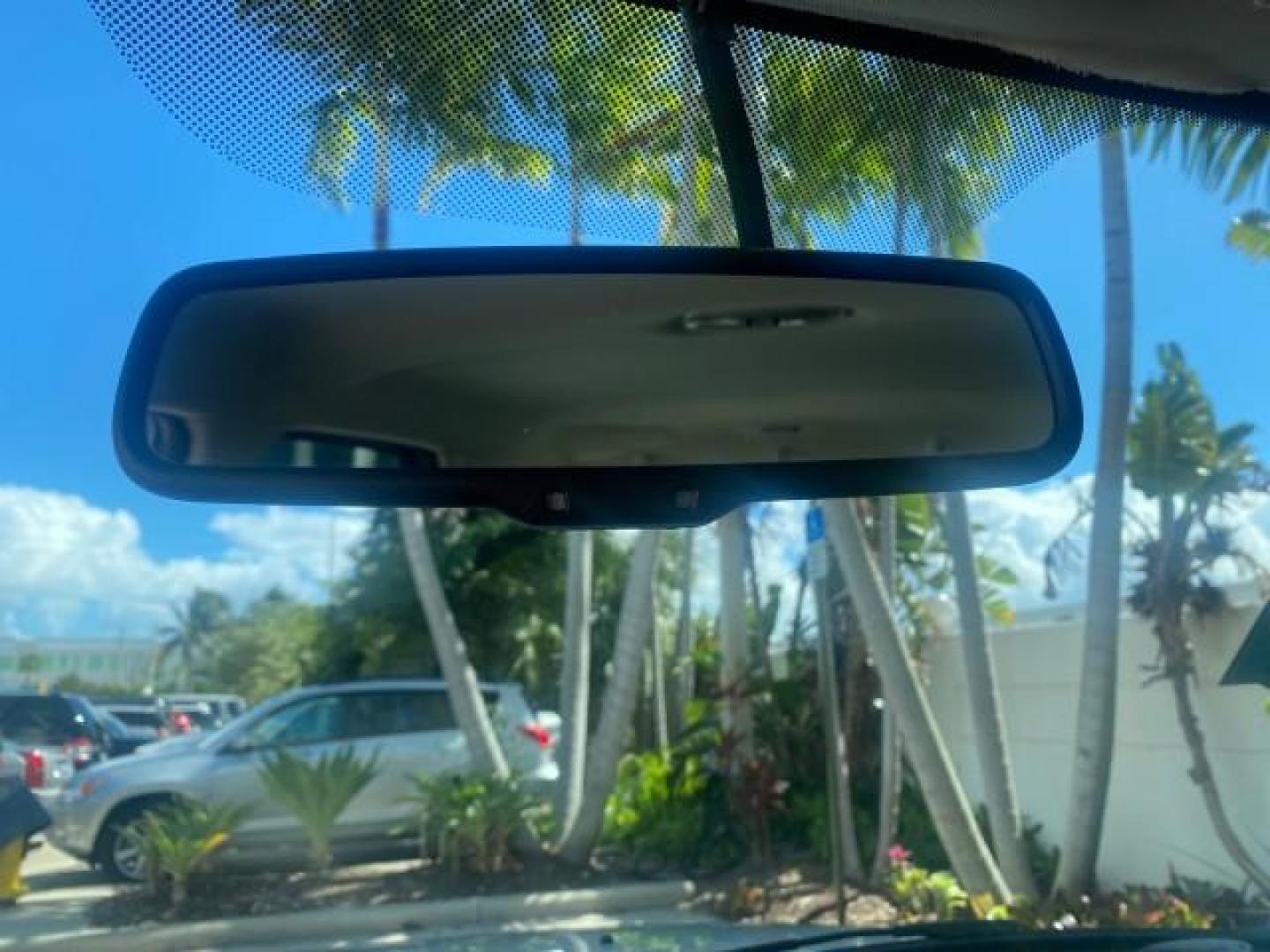 2011 Oxford White /Stone Ford Escape XLS LOW MILES 28,150 (1FMCU0C76BK) with an 2.5L I4 Duratec Engine engine, Automatic transmission, located at 4701 North Dixie Hwy, Pompano Beach, FL, 33064, (954) 422-2889, 26.240938, -80.123474 - OUR WEBPAGE FLORIDACARS1.COM HAS OVER 100 PHOTOS AND FREE CARFAX LINK 2011 FORD ESCAPE XLS VIN: 1FMCU0C76BKB57805 1 F M C U 0 C 7 6 B K B 5 7 8 0 5 4 DOOR WAGON/SPORT UTILITY 2.5L I4 F DOHC 16V GASOLINE FRONT WHEEL DRIVE Features ABS Brakes Air Conditioning Alloy Wheels AM/FM Stereo Automatic Transm - Photo#66