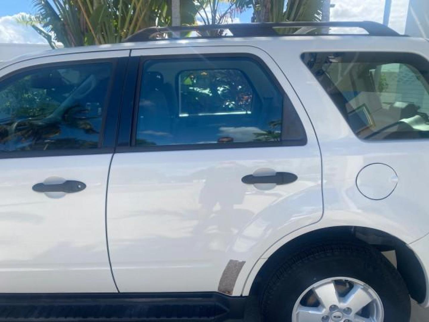 2011 Oxford White /Stone Ford Escape XLS LOW MILES 28,150 (1FMCU0C76BK) with an 2.5L I4 Duratec Engine engine, Automatic transmission, located at 4701 North Dixie Hwy, Pompano Beach, FL, 33064, (954) 422-2889, 26.240938, -80.123474 - OUR WEBPAGE FLORIDACARS1.COM HAS OVER 100 PHOTOS AND FREE CARFAX LINK 2011 FORD ESCAPE XLS VIN: 1FMCU0C76BKB57805 1 F M C U 0 C 7 6 B K B 5 7 8 0 5 4 DOOR WAGON/SPORT UTILITY 2.5L I4 F DOHC 16V GASOLINE FRONT WHEEL DRIVE Features ABS Brakes Air Conditioning Alloy Wheels AM/FM Stereo Automatic Transm - Photo#71