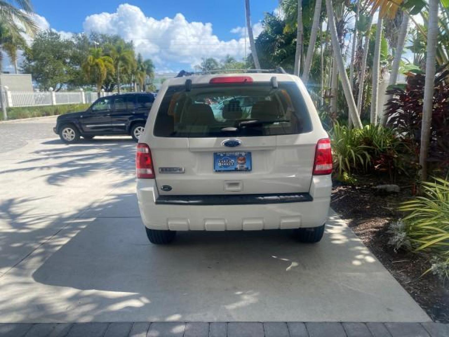 2011 Oxford White /Stone Ford Escape XLS LOW MILES 28,150 (1FMCU0C76BK) with an 2.5L I4 Duratec Engine engine, Automatic transmission, located at 4701 North Dixie Hwy, Pompano Beach, FL, 33064, (954) 422-2889, 26.240938, -80.123474 - OUR WEBPAGE FLORIDACARS1.COM HAS OVER 100 PHOTOS AND FREE CARFAX LINK 2011 FORD ESCAPE XLS VIN: 1FMCU0C76BKB57805 1 F M C U 0 C 7 6 B K B 5 7 8 0 5 4 DOOR WAGON/SPORT UTILITY 2.5L I4 F DOHC 16V GASOLINE FRONT WHEEL DRIVE Features ABS Brakes Air Conditioning Alloy Wheels AM/FM Stereo Automatic Transm - Photo#87