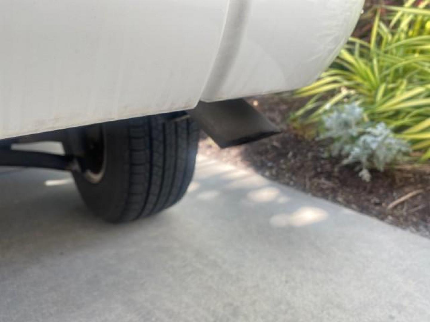 2011 Oxford White /Stone Ford Escape XLS LOW MILES 28,150 (1FMCU0C76BK) with an 2.5L I4 Duratec Engine engine, Automatic transmission, located at 4701 North Dixie Hwy, Pompano Beach, FL, 33064, (954) 422-2889, 26.240938, -80.123474 - OUR WEBPAGE FLORIDACARS1.COM HAS OVER 100 PHOTOS AND FREE CARFAX LINK 2011 FORD ESCAPE XLS VIN: 1FMCU0C76BKB57805 1 F M C U 0 C 7 6 B K B 5 7 8 0 5 4 DOOR WAGON/SPORT UTILITY 2.5L I4 F DOHC 16V GASOLINE FRONT WHEEL DRIVE Features ABS Brakes Air Conditioning Alloy Wheels AM/FM Stereo Automatic Transm - Photo#90