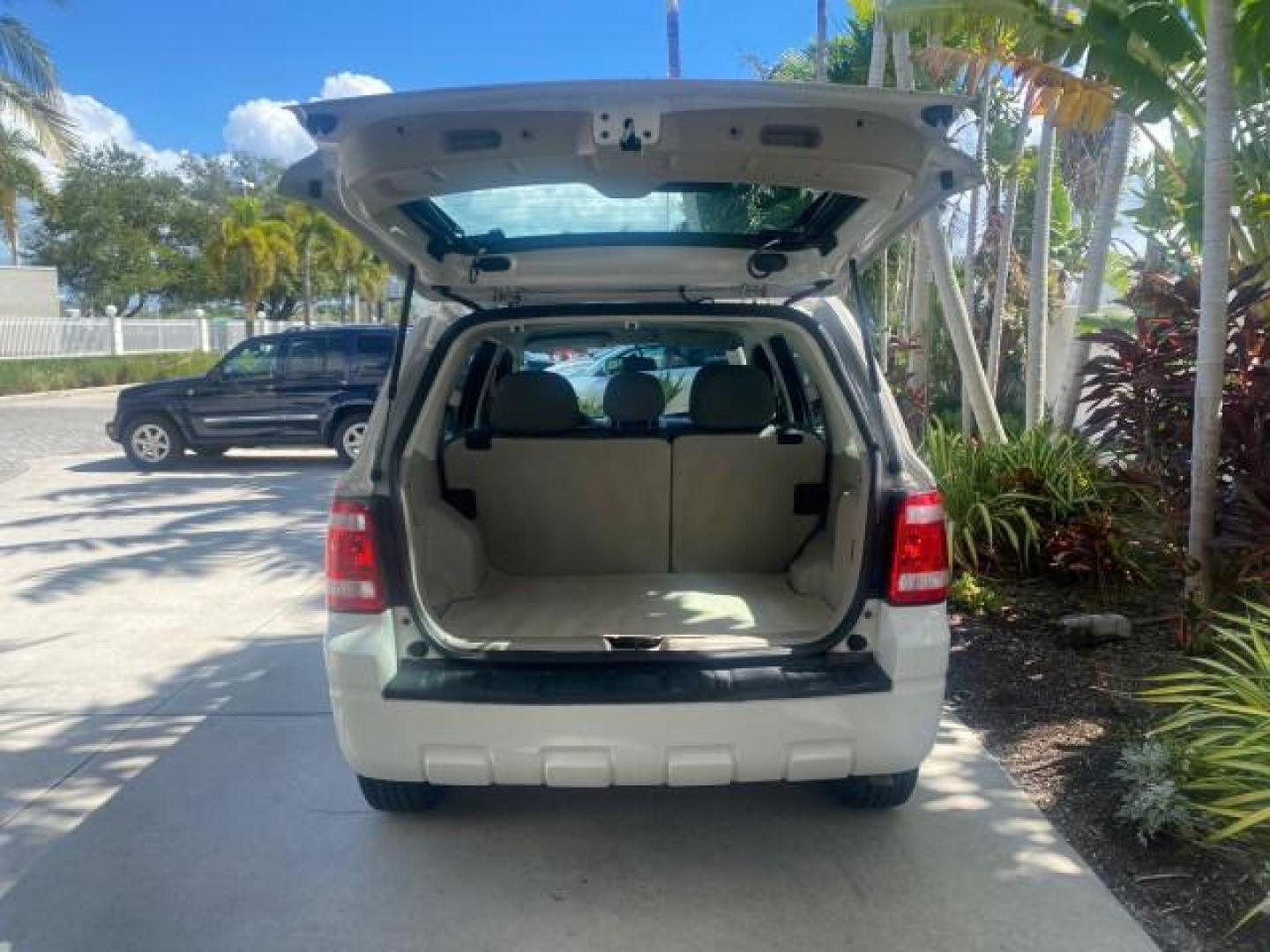 2011 Oxford White /Stone Ford Escape XLS LOW MILES 28,150 (1FMCU0C76BK) with an 2.5L I4 Duratec Engine engine, Automatic transmission, located at 4701 North Dixie Hwy, Pompano Beach, FL, 33064, (954) 422-2889, 26.240938, -80.123474 - OUR WEBPAGE FLORIDACARS1.COM HAS OVER 100 PHOTOS AND FREE CARFAX LINK 2011 FORD ESCAPE XLS VIN: 1FMCU0C76BKB57805 1 F M C U 0 C 7 6 B K B 5 7 8 0 5 4 DOOR WAGON/SPORT UTILITY 2.5L I4 F DOHC 16V GASOLINE FRONT WHEEL DRIVE Features ABS Brakes Air Conditioning Alloy Wheels AM/FM Stereo Automatic Transm - Photo#91