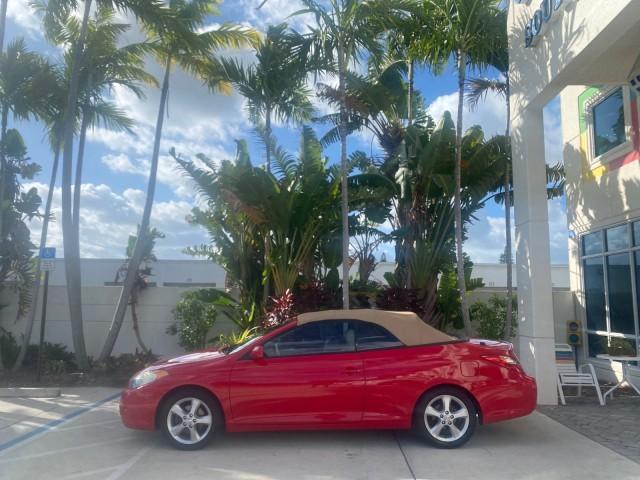 2005 Absolutely Red /Ivory Toyota Camry Solara SLE LOW MILES 63,889 (4T1FA38P85U) with an 3.3L DOHC SEFI VVT-i 24-Valve V6 Engine engine, Automatic transmission, located at 4701 North Dixie Hwy, Pompano Beach, FL, 33064, (954) 422-2889, 26.240938, -80.123474 - OUR WEBPAGE FLORIDACARS1.COM HAS OVER 100 PHOTOS AND FREE CARFAX LINK 2005 TOYOTA CAMRY SOLARA SLE V6 LOADED TOP OF THE LINE VIN: 4T1FA38P85U063157 4 T 1 F A 3 8 P 8 5 U 0 6 3 1 5 7 CONVERTIBLE 3.3L V6 F DOHC 24V GASOLINE FRONT WHEEL DRIVE Features ABS Brakes Air Conditioning Alloy Wheels AM/FM Ster - Photo#4