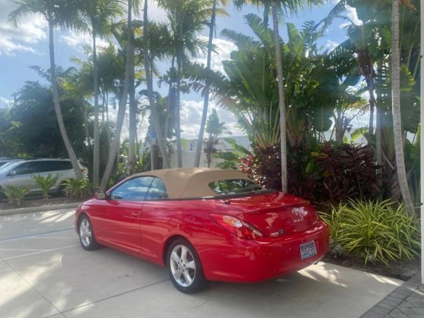 2005 Absolutely Red /Ivory Toyota Camry Solara SLE LOW MILES 63,889 (4T1FA38P85U) with an 3.3L DOHC SEFI VVT-i 24-Valve V6 Engine engine, Automatic transmission, located at 4701 North Dixie Hwy, Pompano Beach, FL, 33064, (954) 422-2889, 26.240938, -80.123474 - OUR WEBPAGE FLORIDACARS1.COM HAS OVER 100 PHOTOS AND FREE CARFAX LINK 2005 TOYOTA CAMRY SOLARA SLE V6 LOADED TOP OF THE LINE VIN: 4T1FA38P85U063157 4 T 1 F A 3 8 P 8 5 U 0 6 3 1 5 7 CONVERTIBLE 3.3L V6 F DOHC 24V GASOLINE FRONT WHEEL DRIVE Features ABS Brakes Air Conditioning Alloy Wheels AM/FM Ster - Photo#5