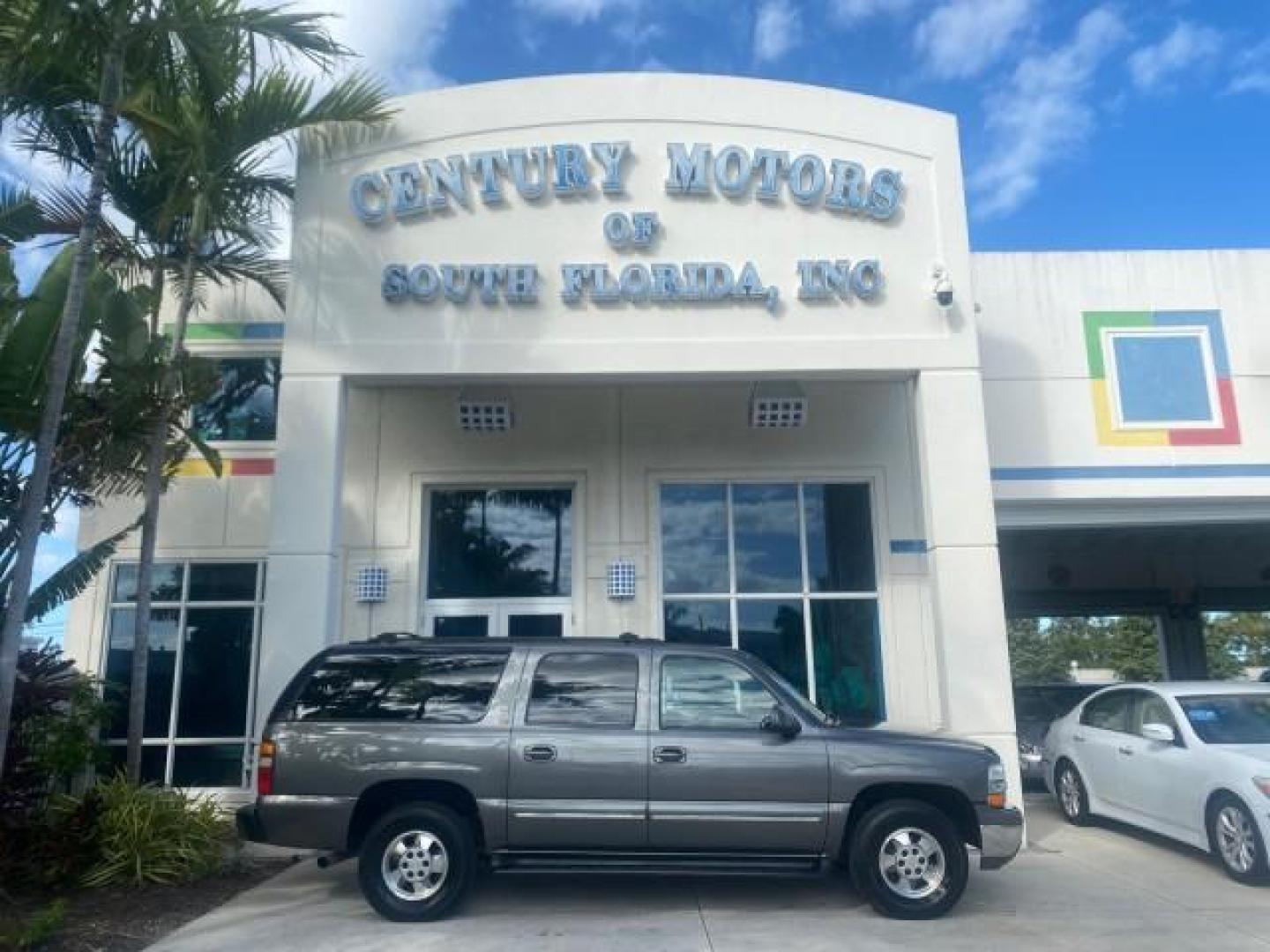 2002 Medium Charcoal Gray Metalli /Graphite/Medium Gray Chevrolet Suburban LT LOW MILES 60,399 1 OWNER (3GNEC16T32G) with an 5.3L Vortec 1000 SFI V8 Engine engine, Automatic transmission, located at 4701 North Dixie Hwy, Pompano Beach, FL, 33064, (954) 422-2889, 26.240938, -80.123474 - OUR WEBPAGE FLORIDACARS1.COM HAS OVER 100 PHOTOS AND FREE CARFAX LINK 2002 CHEVROLET SUBURBAN 1500 LT AUTORIDE VIN: 3GNEC16T32G235731 3 G N E C 1 6 T 3 2 G 2 3 5 7 3 1 4 DOOR WAGON/SPORT UTILITY 5.3L V8 F OHV GASOLINE REAR WHEEL DRIVE TOW PKG Features ABS Brakes Air Conditioning Alloy Wheels AM/FM S - Photo#0