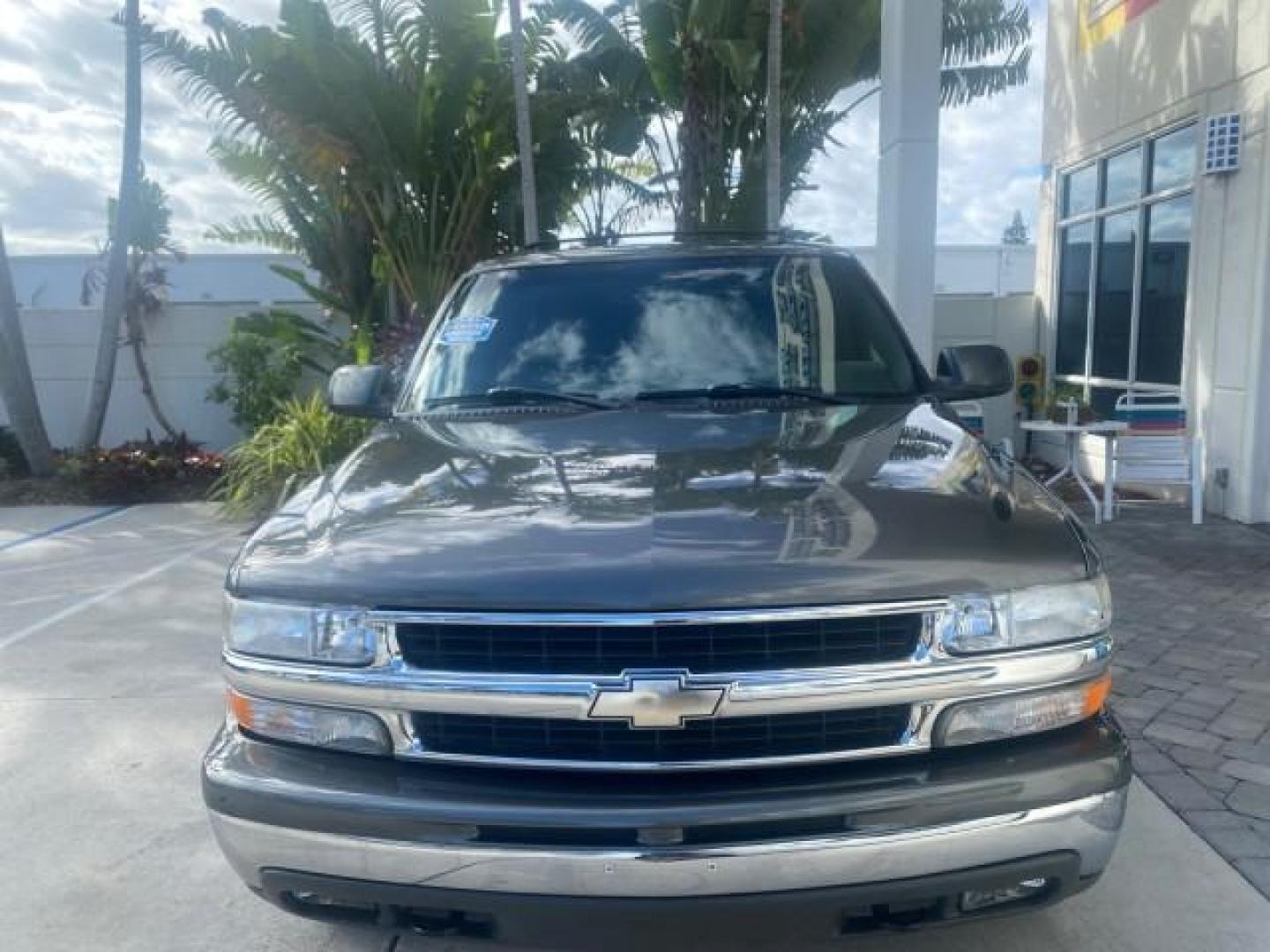 2002 Medium Charcoal Gray Metalli /Graphite/Medium Gray Chevrolet Suburban LT LOW MILES 60,399 1 OWNER (3GNEC16T32G) with an 5.3L Vortec 1000 SFI V8 Engine engine, Automatic transmission, located at 4701 North Dixie Hwy, Pompano Beach, FL, 33064, (954) 422-2889, 26.240938, -80.123474 - OUR WEBPAGE FLORIDACARS1.COM HAS OVER 100 PHOTOS AND FREE CARFAX LINK 2002 CHEVROLET SUBURBAN 1500 LT AUTORIDE VIN: 3GNEC16T32G235731 3 G N E C 1 6 T 3 2 G 2 3 5 7 3 1 4 DOOR WAGON/SPORT UTILITY 5.3L V8 F OHV GASOLINE REAR WHEEL DRIVE TOW PKG Features ABS Brakes Air Conditioning Alloy Wheels AM/FM S - Photo#2