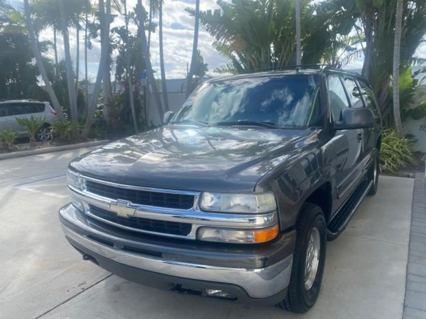 2002 Medium Charcoal Gray Metalli /Graphite/Medium Gray Chevrolet Suburban LT LOW MILES 60,399 1 OWNER (3GNEC16T32G) with an 5.3L Vortec 1000 SFI V8 Engine engine, Automatic transmission, located at 4701 North Dixie Hwy, Pompano Beach, FL, 33064, (954) 422-2889, 26.240938, -80.123474 - OUR WEBPAGE FLORIDACARS1.COM HAS OVER 100 PHOTOS AND FREE CARFAX LINK 2002 CHEVROLET SUBURBAN 1500 LT AUTORIDE VIN: 3GNEC16T32G235731 3 G N E C 1 6 T 3 2 G 2 3 5 7 3 1 4 DOOR WAGON/SPORT UTILITY 5.3L V8 F OHV GASOLINE REAR WHEEL DRIVE TOW PKG Features ABS Brakes Air Conditioning Alloy Wheels AM/FM S - Photo#3