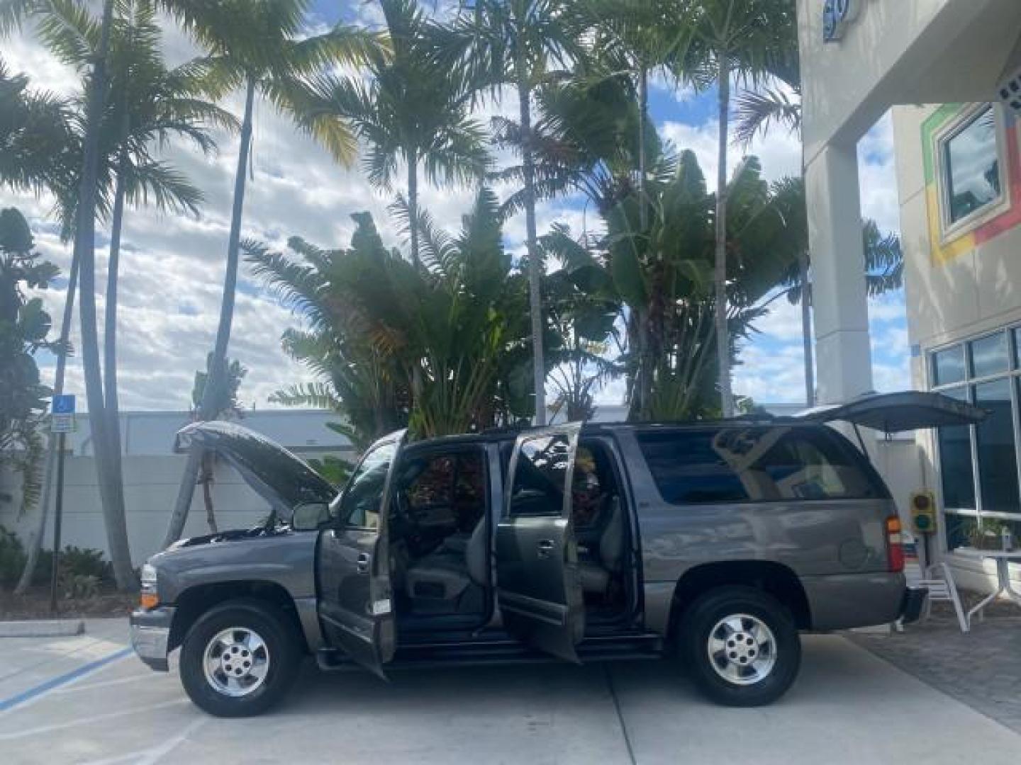 2002 Medium Charcoal Gray Metalli /Graphite/Medium Gray Chevrolet Suburban LT LOW MILES 60,399 1 OWNER (3GNEC16T32G) with an 5.3L Vortec 1000 SFI V8 Engine engine, Automatic transmission, located at 4701 North Dixie Hwy, Pompano Beach, FL, 33064, (954) 422-2889, 26.240938, -80.123474 - OUR WEBPAGE FLORIDACARS1.COM HAS OVER 100 PHOTOS AND FREE CARFAX LINK 2002 CHEVROLET SUBURBAN 1500 LT AUTORIDE VIN: 3GNEC16T32G235731 3 G N E C 1 6 T 3 2 G 2 3 5 7 3 1 4 DOOR WAGON/SPORT UTILITY 5.3L V8 F OHV GASOLINE REAR WHEEL DRIVE TOW PKG Features ABS Brakes Air Conditioning Alloy Wheels AM/FM S - Photo#8